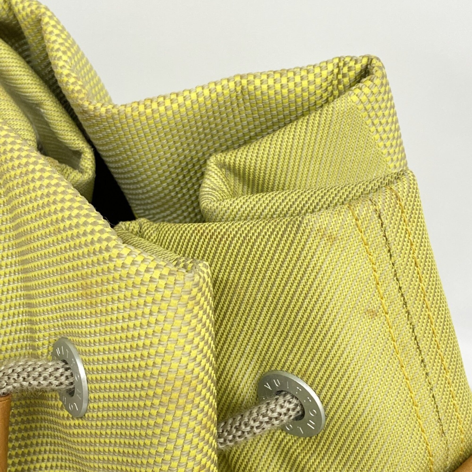 Louis Vuitton Light Green Shoulder Bag (Pre-Owned)