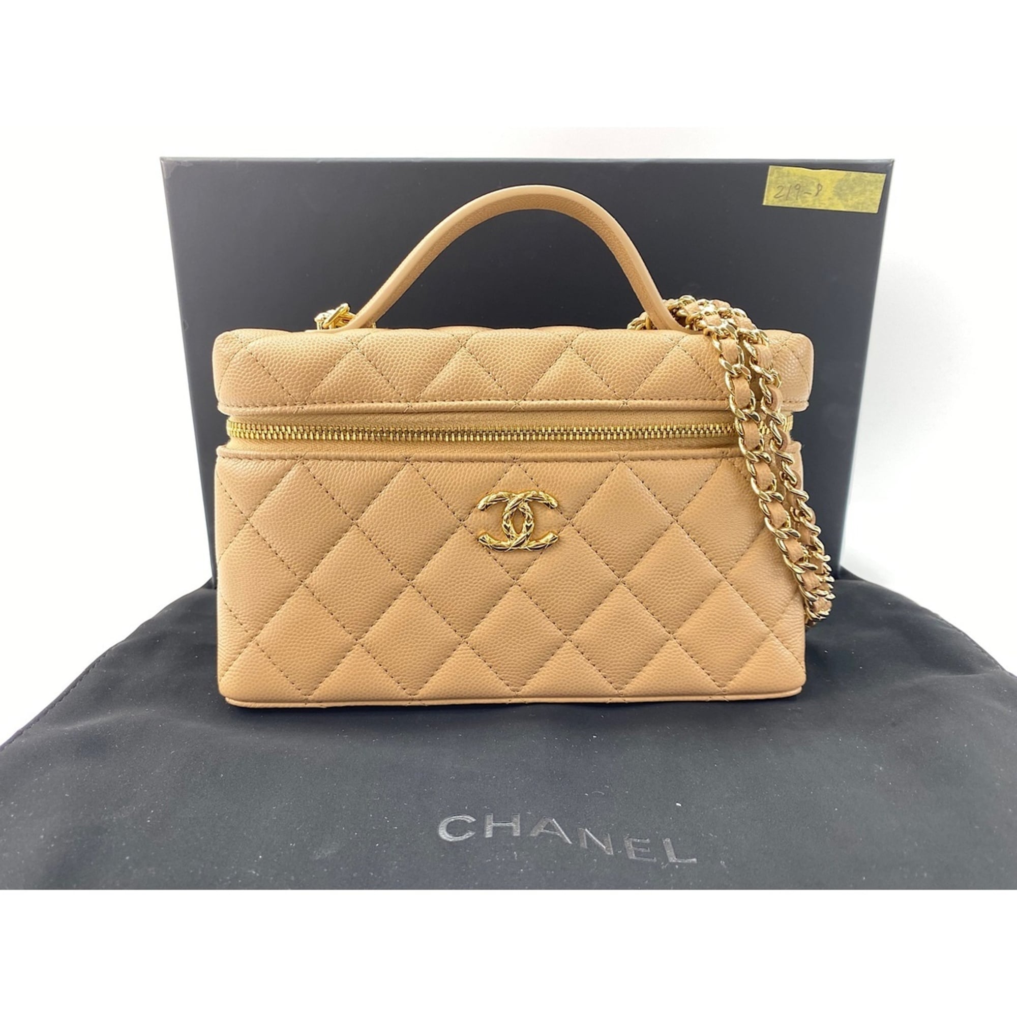 Chanel Beige Shoulder Bag (Pre-Owned)