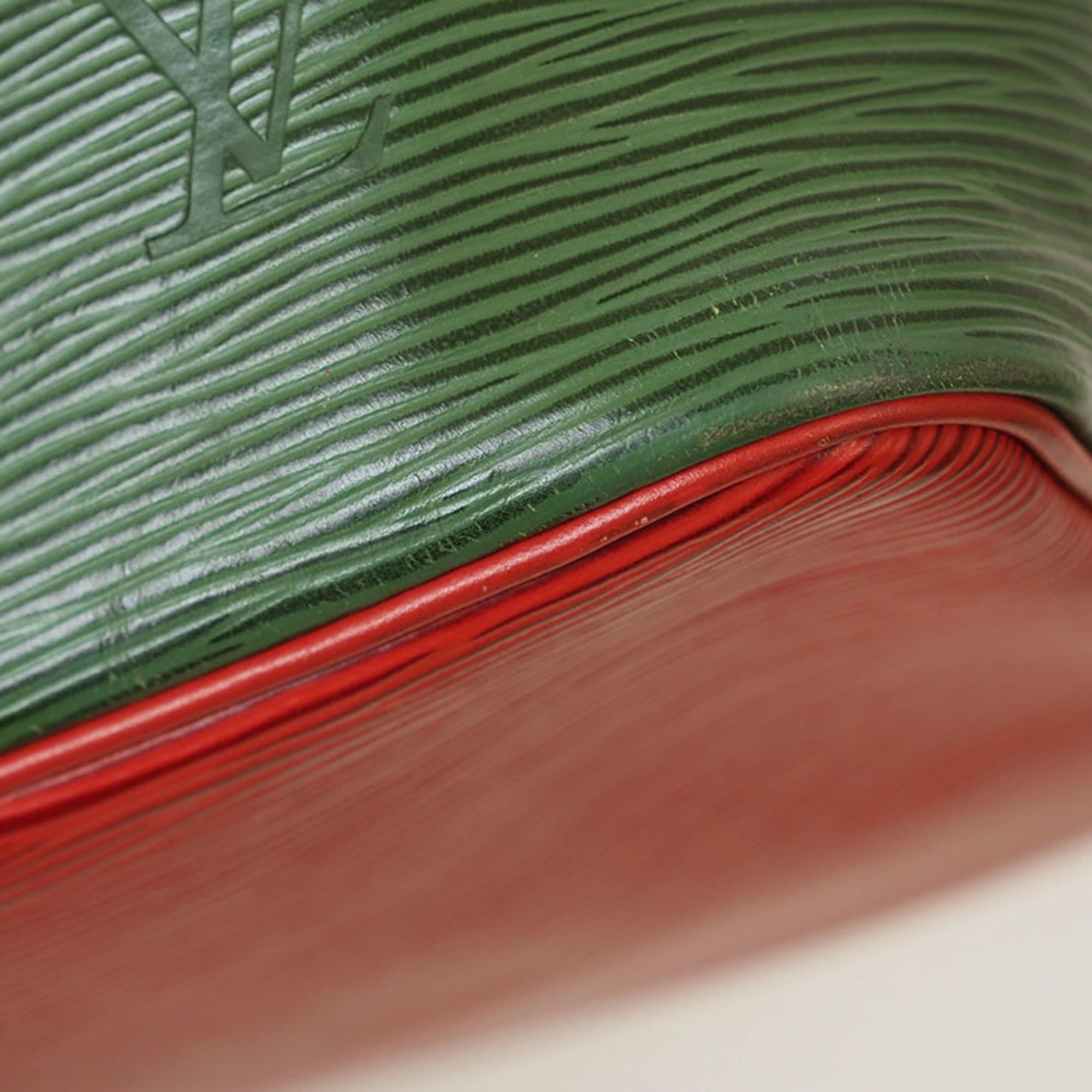 Louis Vuitton Green Epi Leather Shoulder Bag (Pre-Owned)