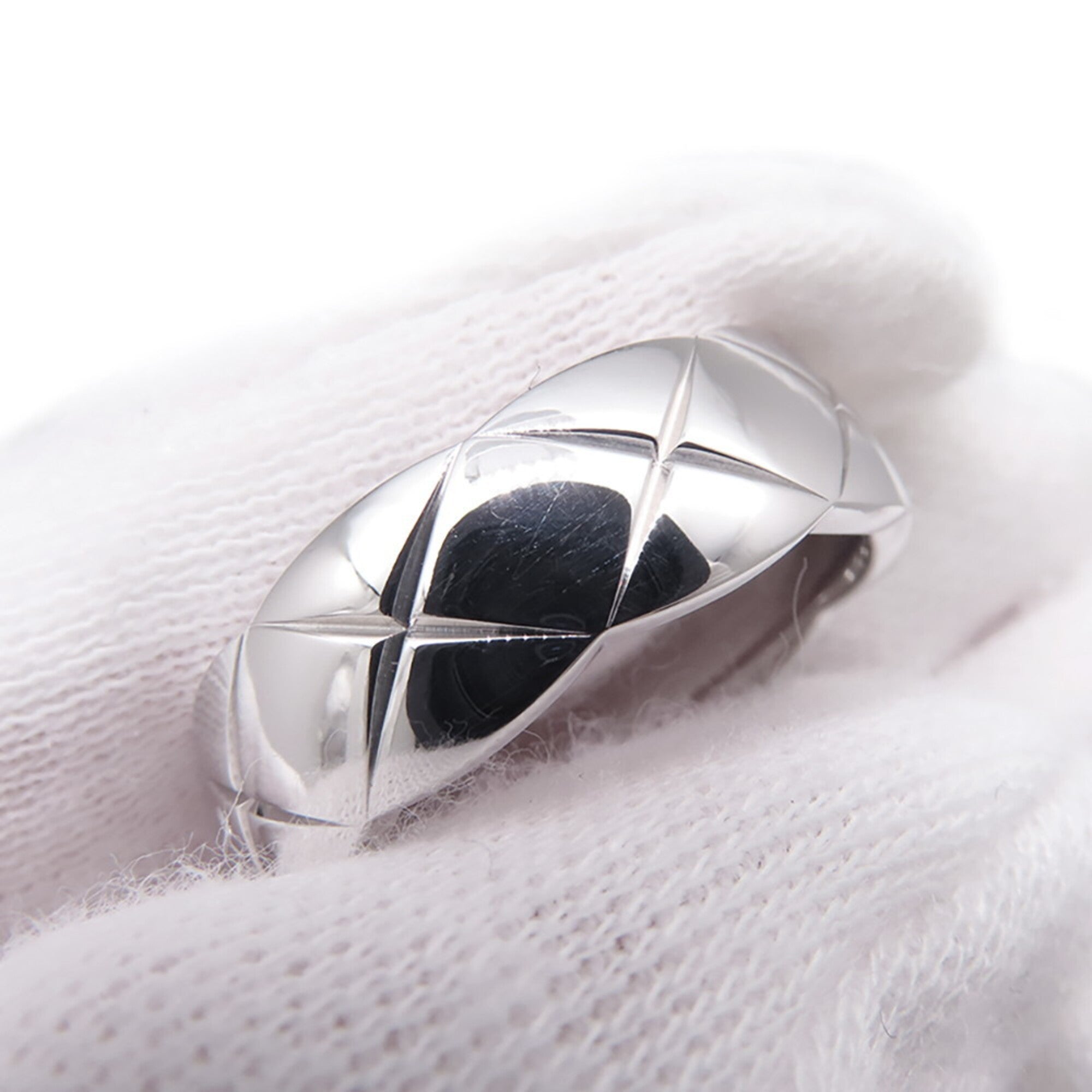 Chanel White Gold (18K) Band Ring (Pre-Owned)