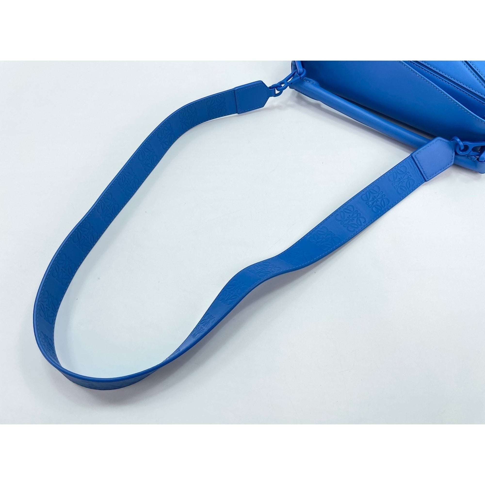 Loewe Blue Shoulder Bag (Pre-Owned)