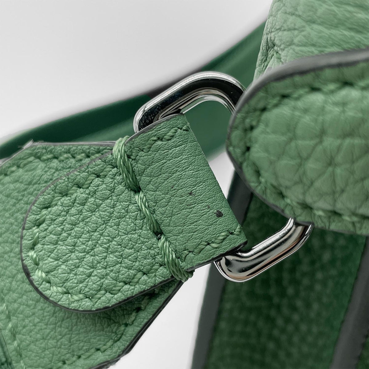 Fendi Green Leather Shoulder Bag (Pre-Owned)