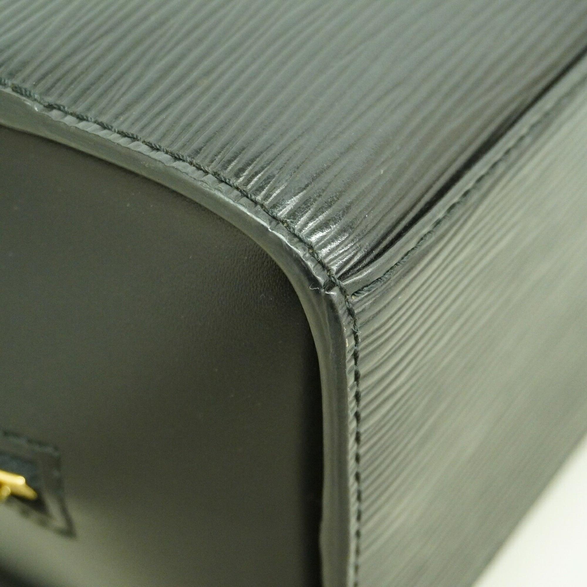 Louis Vuitton Noir Handbag (Pre-Owned)
