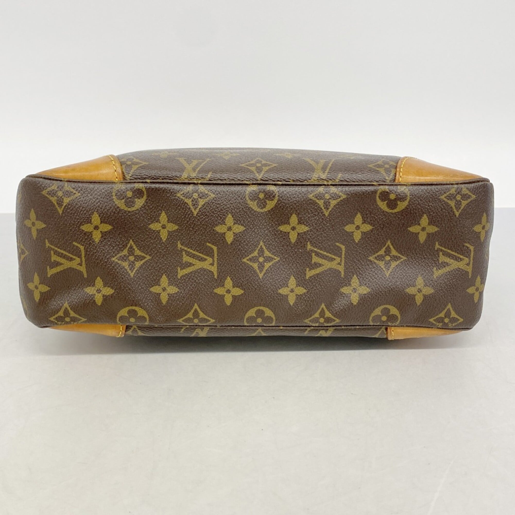 Louis Vuitton Brown Shoulder Bag (Pre-Owned)
