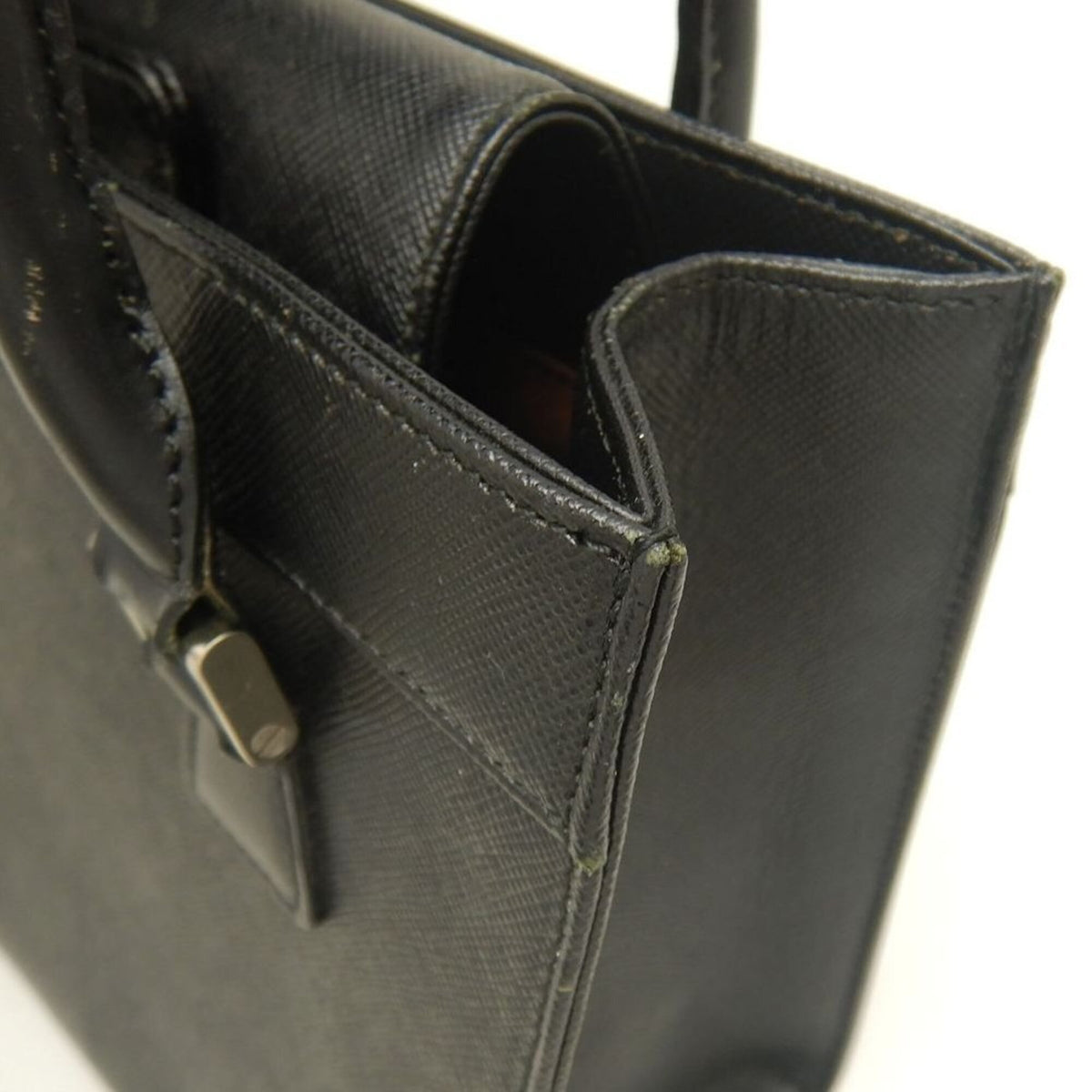 Burberry Black Leather Handbag (Pre-Owned)