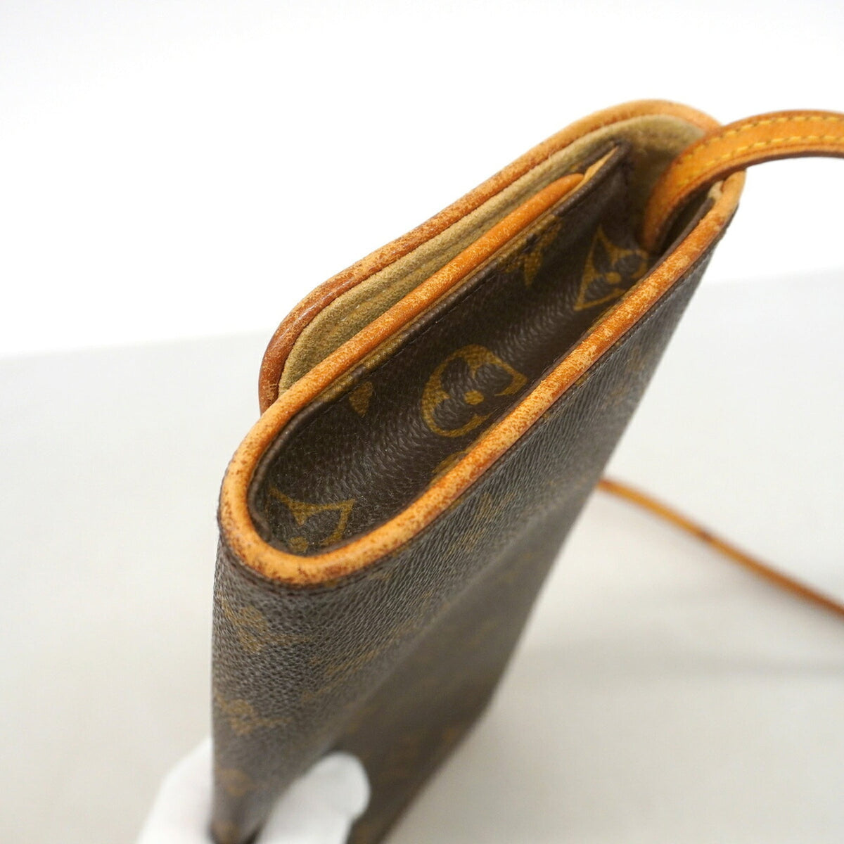 Louis Vuitton Brown Shoulder Bag (Pre-Owned)