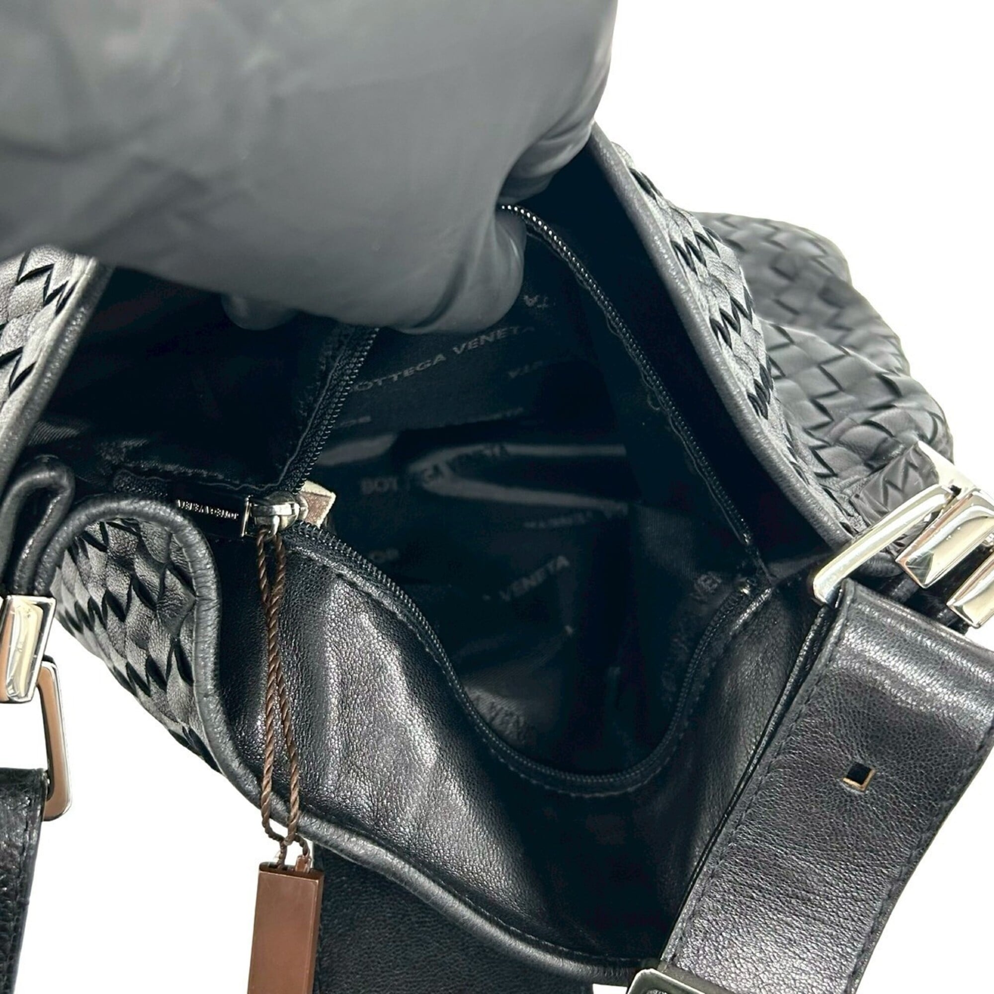Bottega Veneta Black Leather Pochette Shoulder Bag (Pre-Owned)