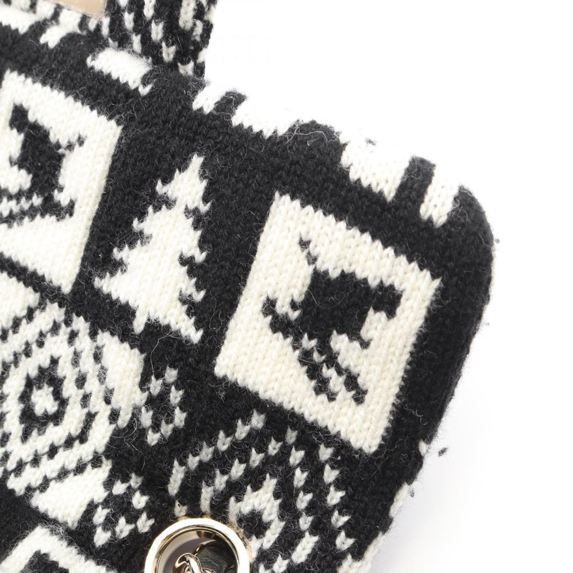 Chanel Black White Wool Shoulder Bag (Pre-Owned)