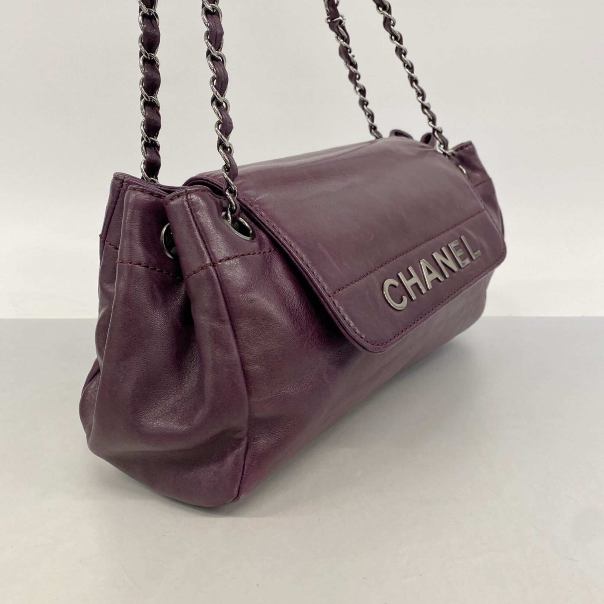 Chanel Purple Leather Shoulder Bag (Pre-Owned)