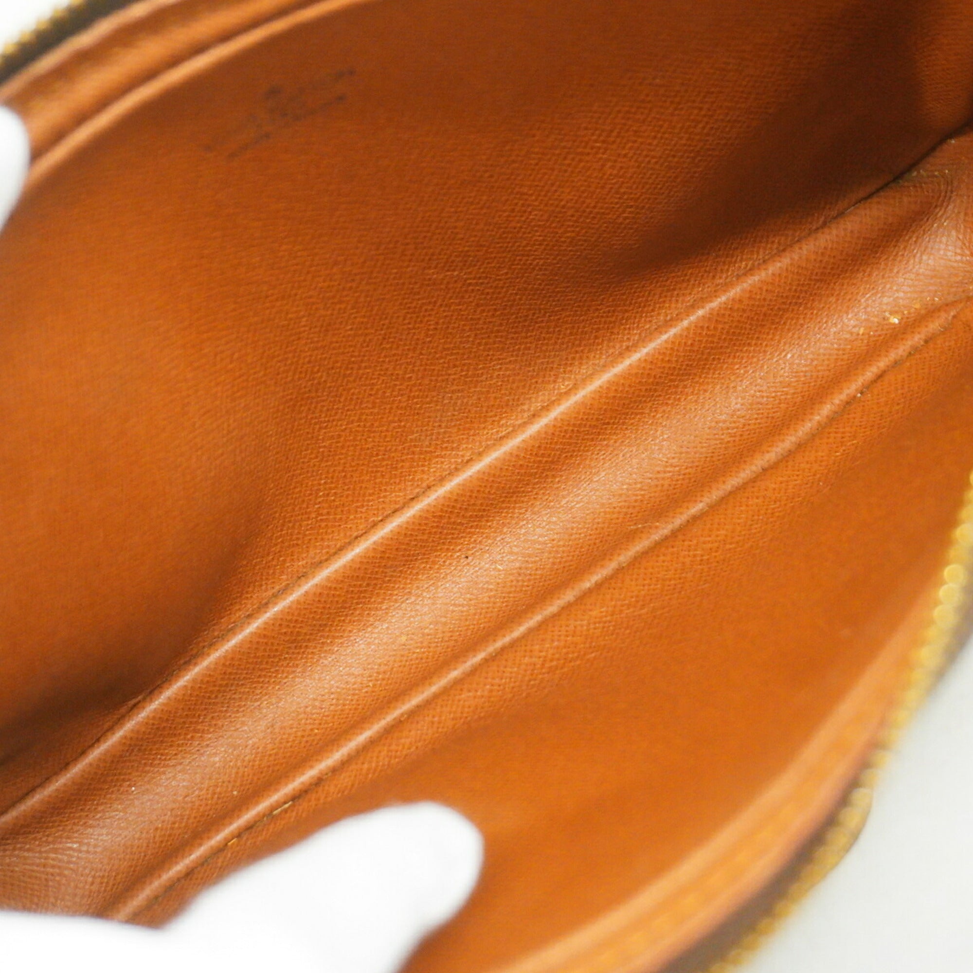 Louis Vuitton Brown Clutch Bag (Pre-Owned)