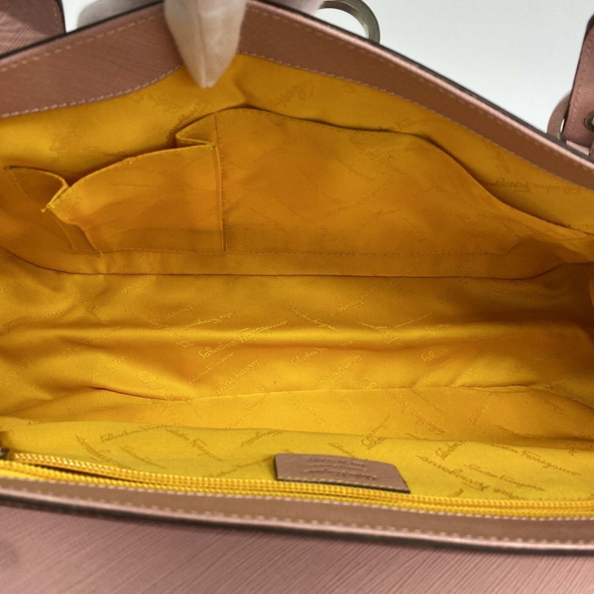 Salvatore Ferragamo Pink Leather Handbag (Pre-Owned)