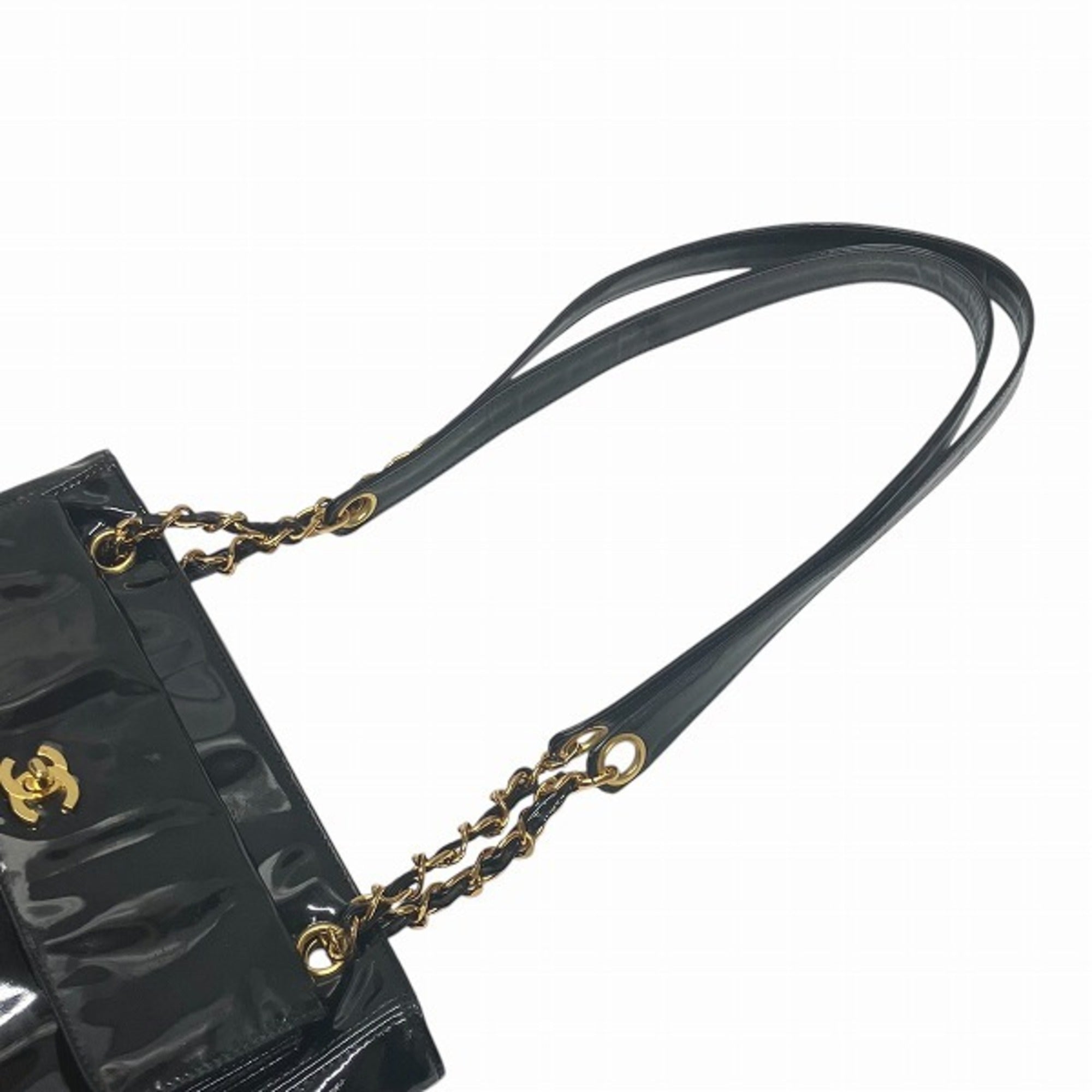 Chanel Black Patent Leather Shoulder Bag (Pre-Owned)