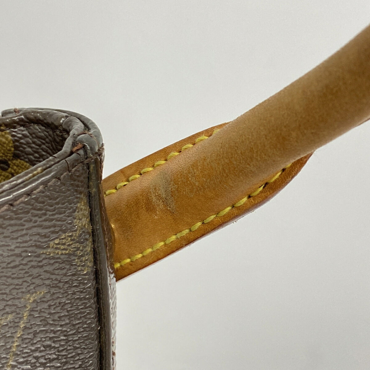 Louis Vuitton Brown Shoulder Bag (Pre-Owned)