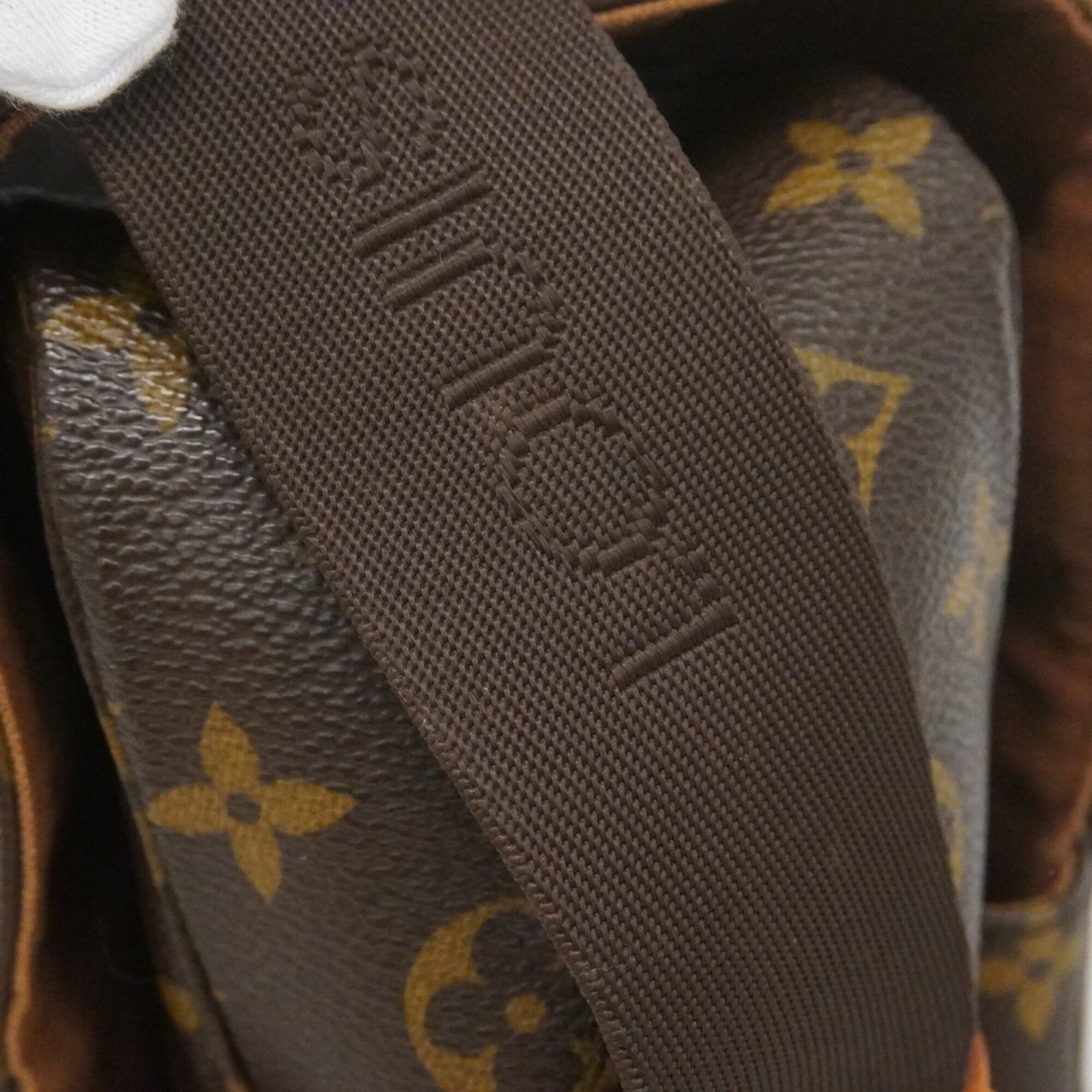 Louis Vuitton Brown Shoulder Bag (Pre-Owned)