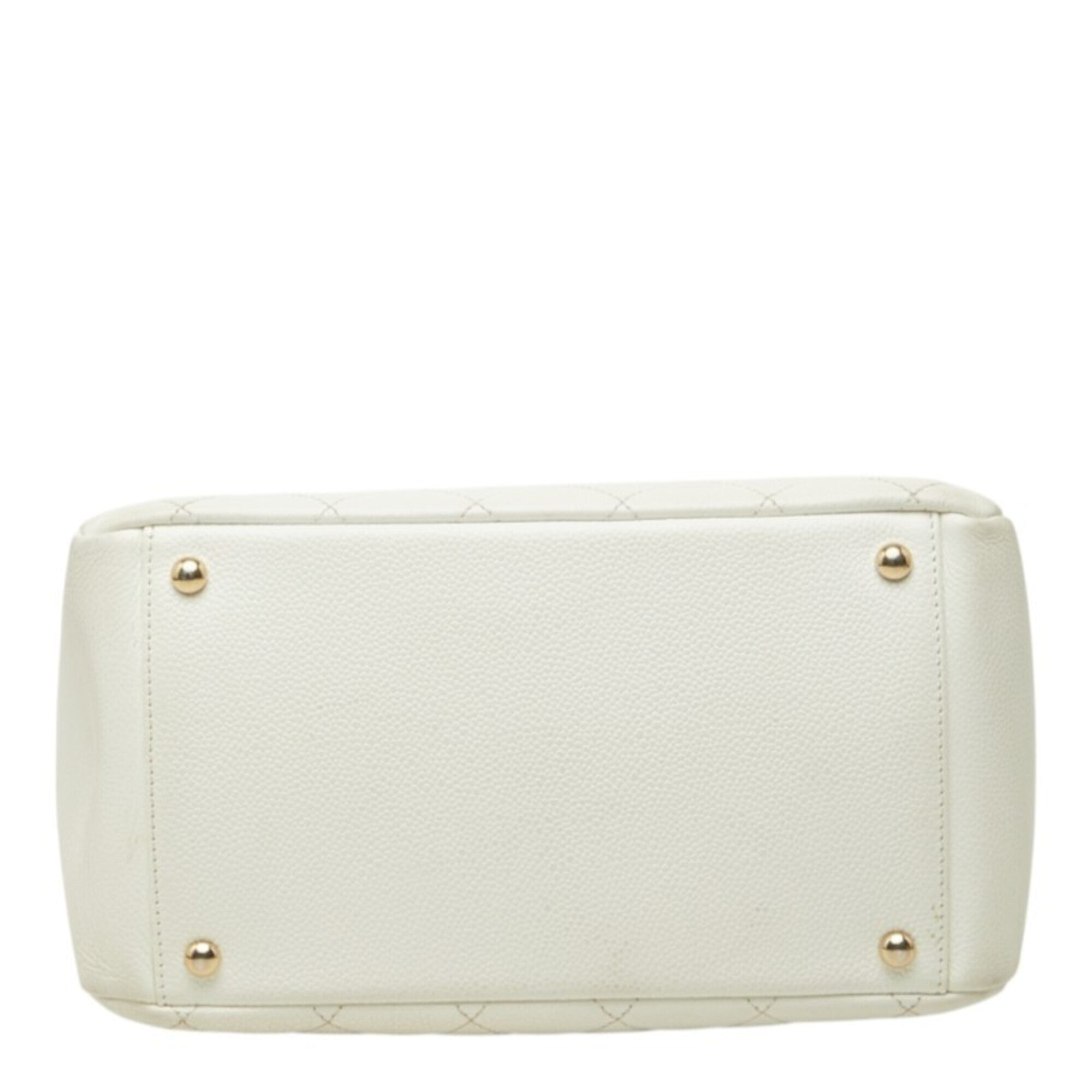 Chanel White Grained Calfskin Shoulder Bag (Pre-Owned)