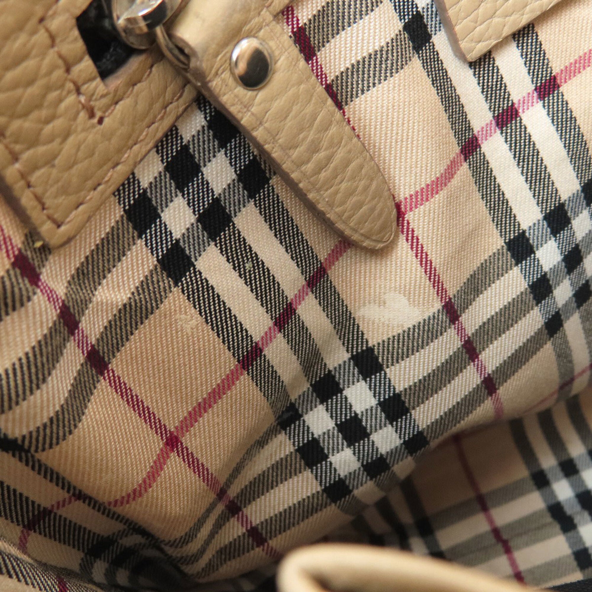 Burberry Beige Leather Shoulder Bag (Pre-Owned)