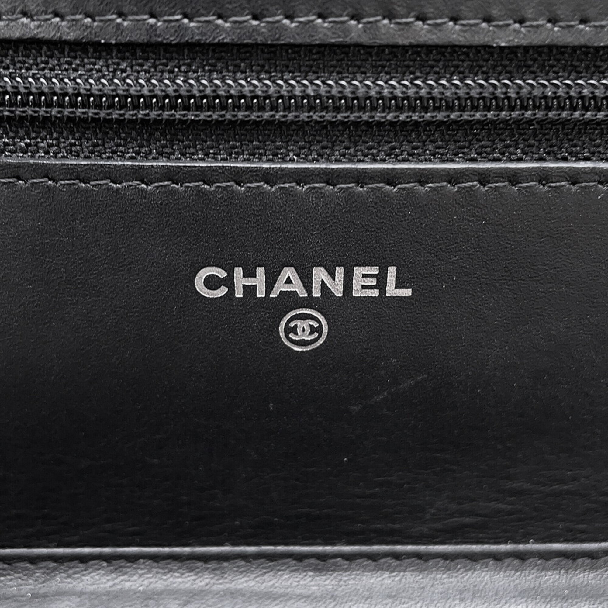 Chanel Black Grained Calfskin Shoulder Bag (Pre-Owned)