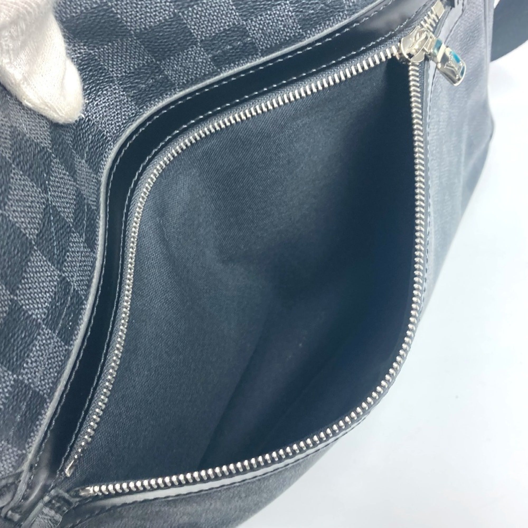 Louis Vuitton Damier Graphite Black Damier Graphite Messenger Bag Shoulder Bag (Pre-Owned)