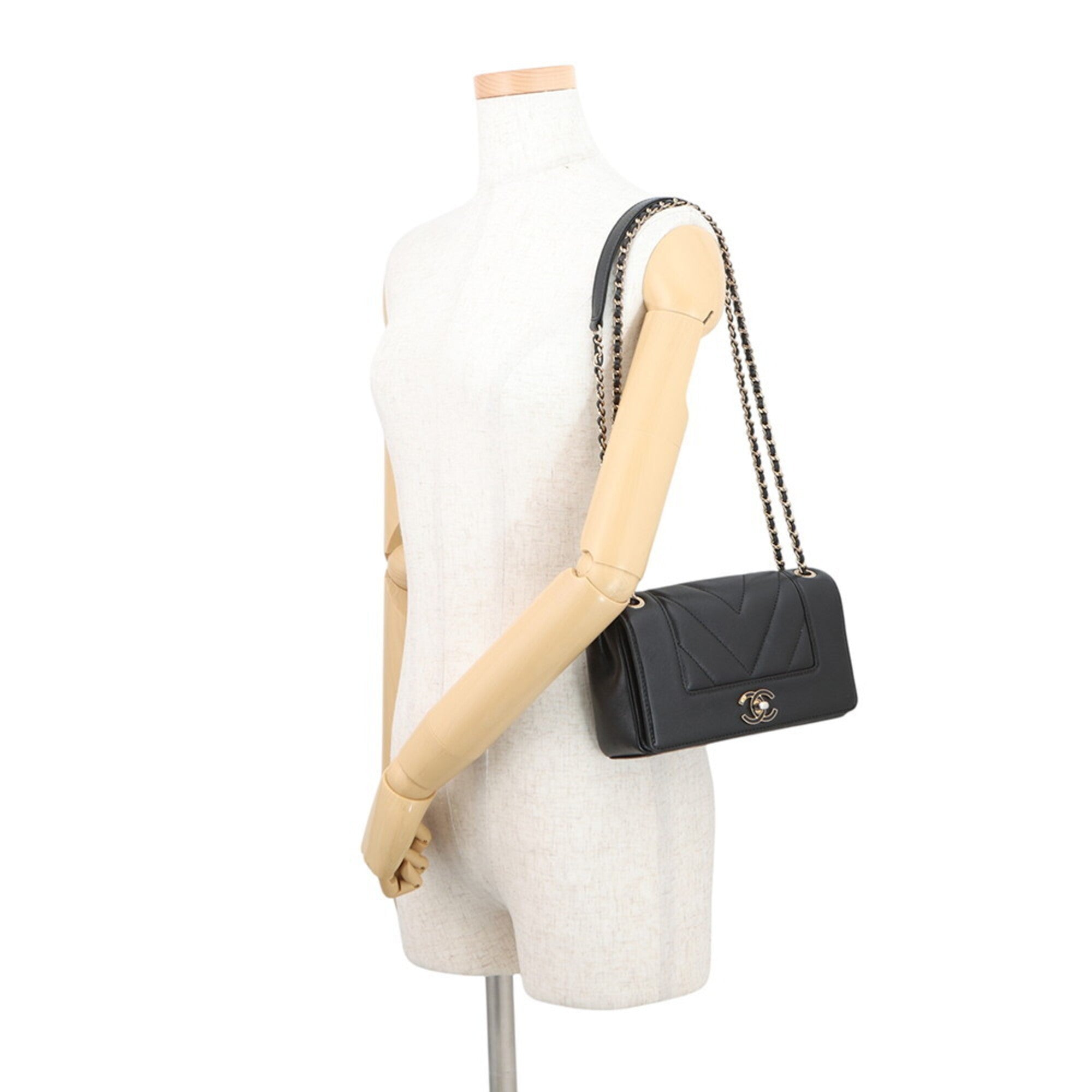 Chanel Black Leather Handbag Shoulder Bag (Pre-Owned)