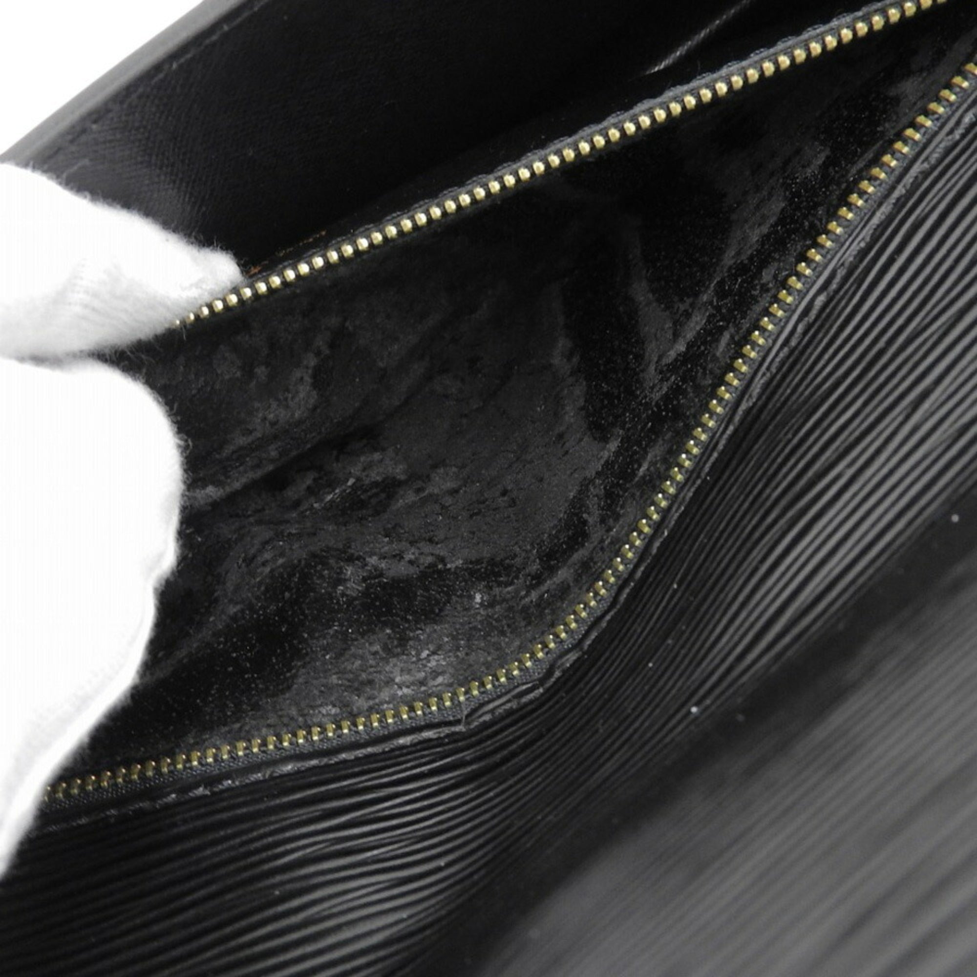 Louis Vuitton Black Noir Epi Leather Clutch Bag Pochette (Pre-Owned)
