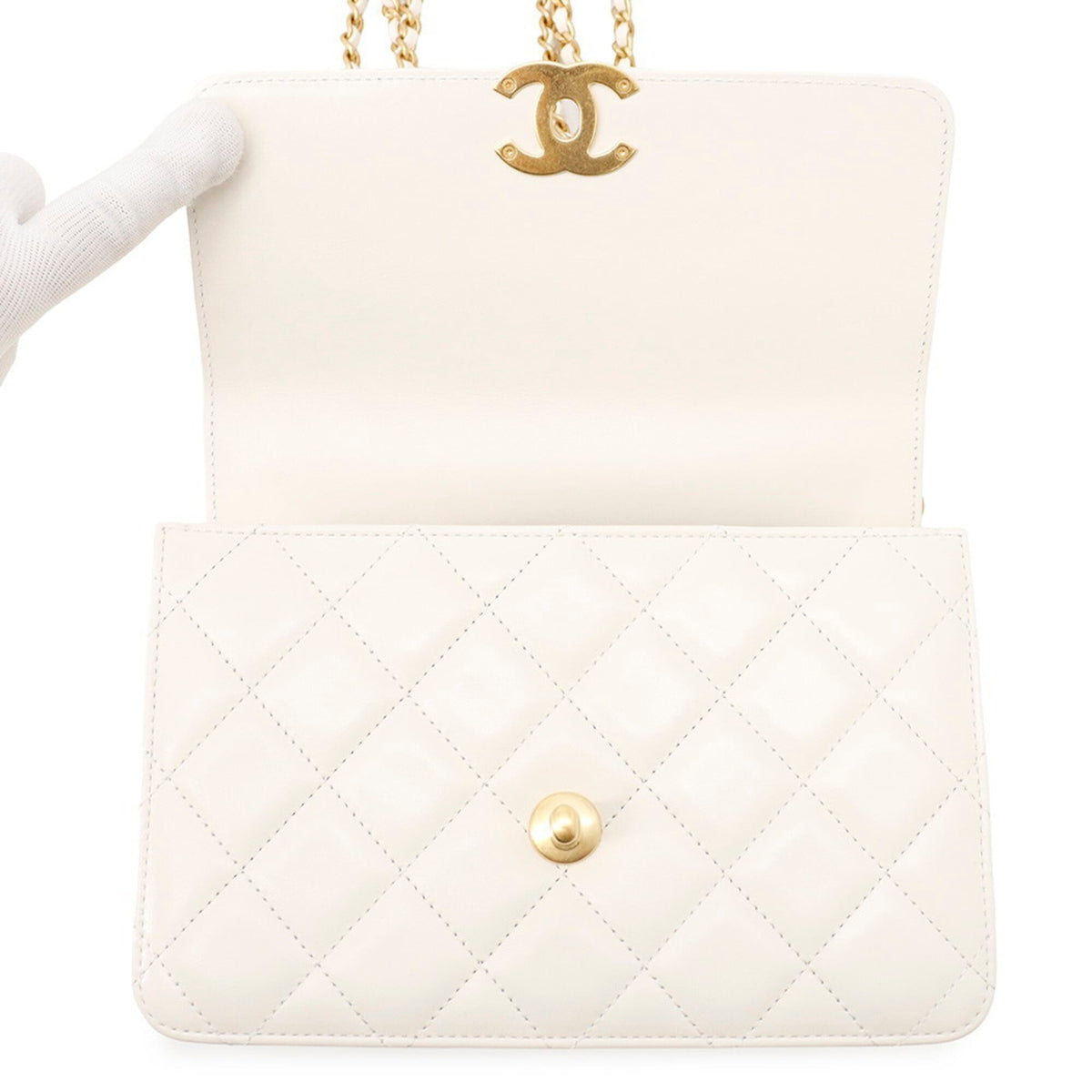 Chanel Matelasse White Leather Handbag Shoulder Bag (Pre-Owned)