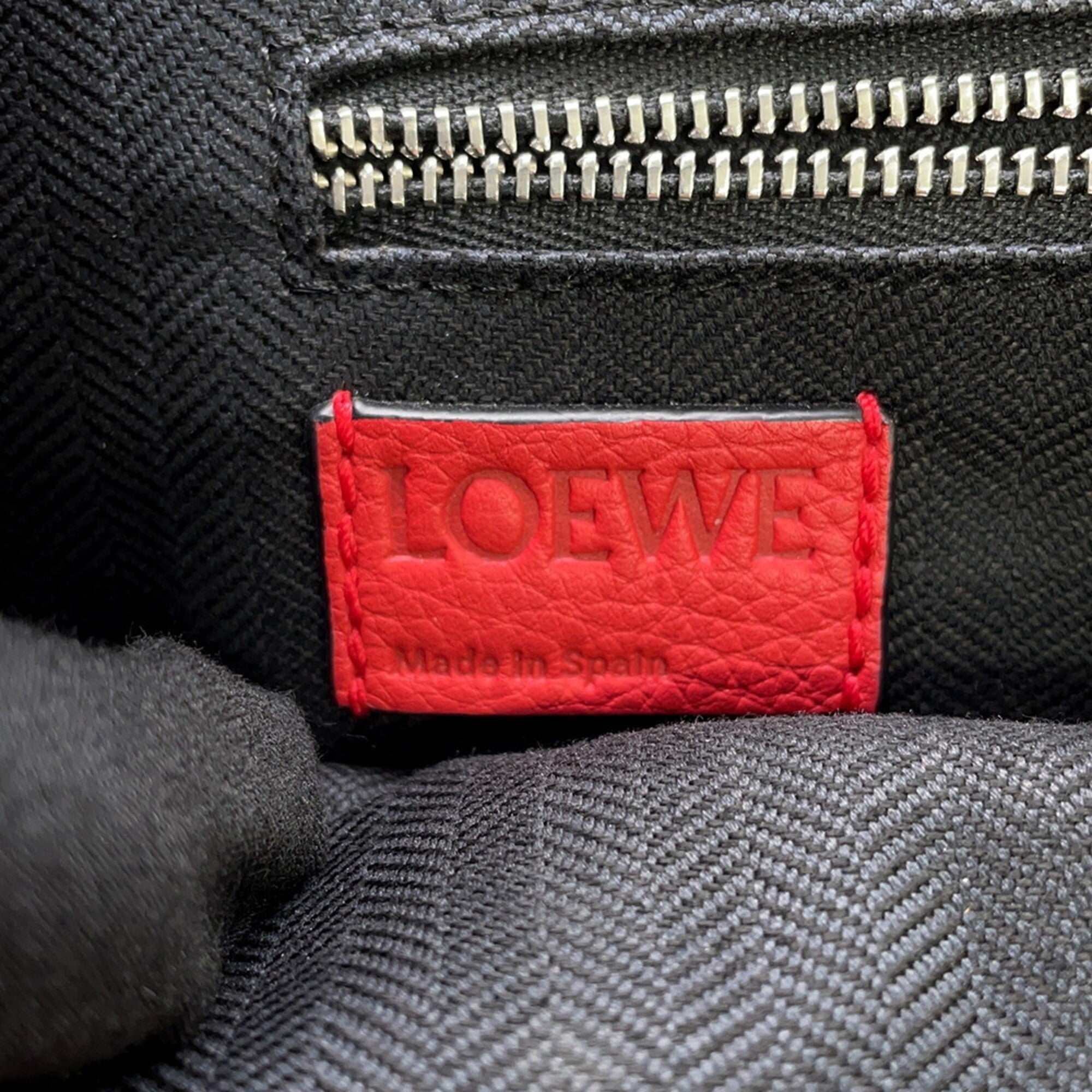 Loewe Red Color Leather Handbag (Pre-Owned)