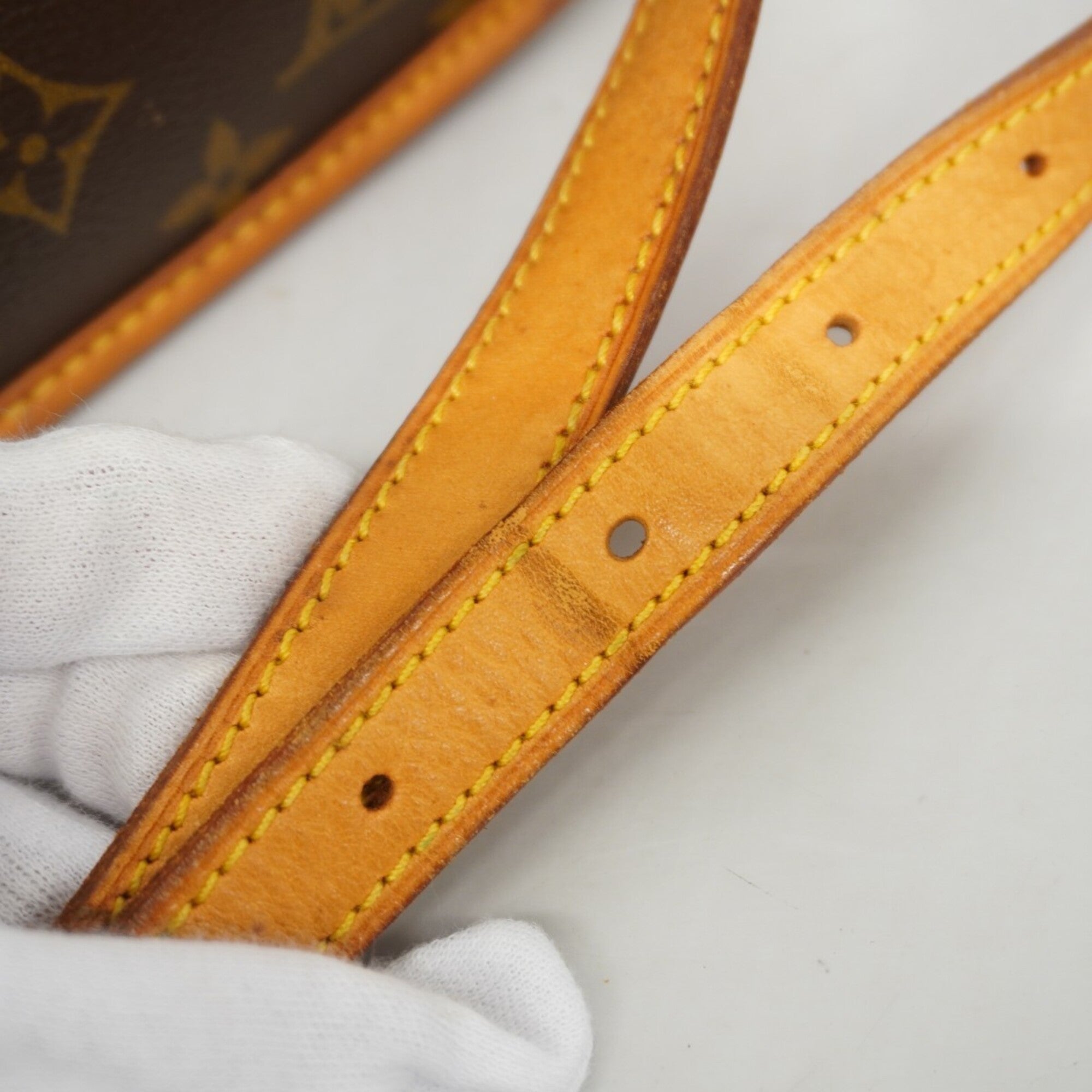 Louis Vuitton Brown Shoulder Bag (Pre-Owned)