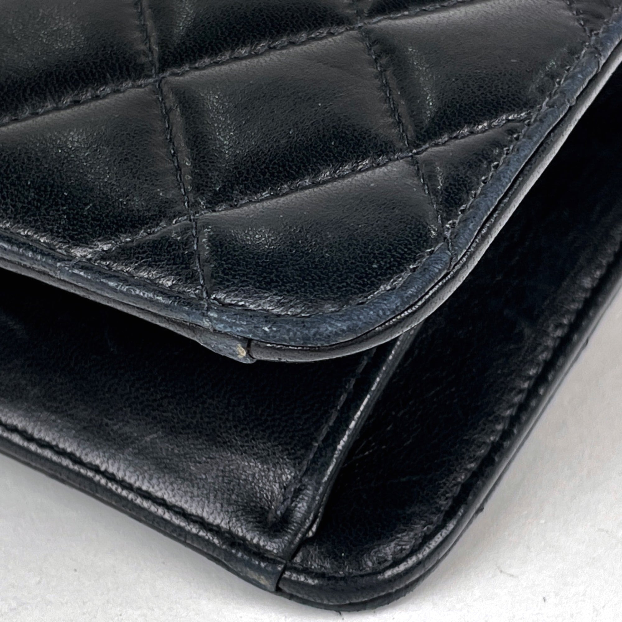 Chanel Black Leather Shoulder Bag (Pre-Owned)