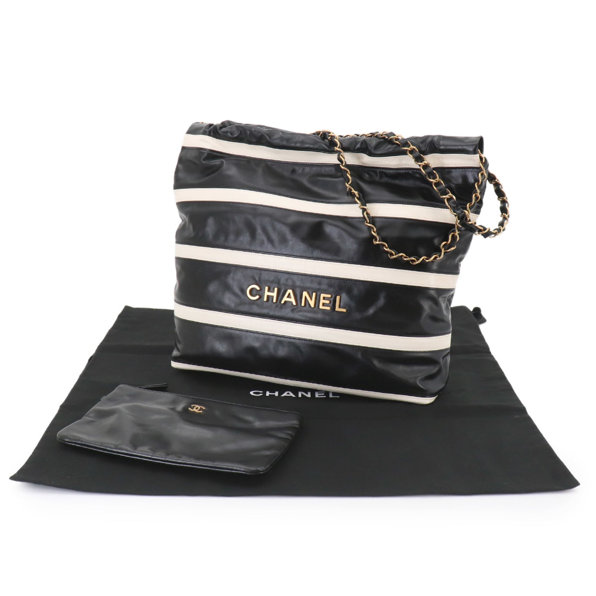 Chanel Black White Leather Handbag Pouch Shoulder Bag (Pre-Owned)