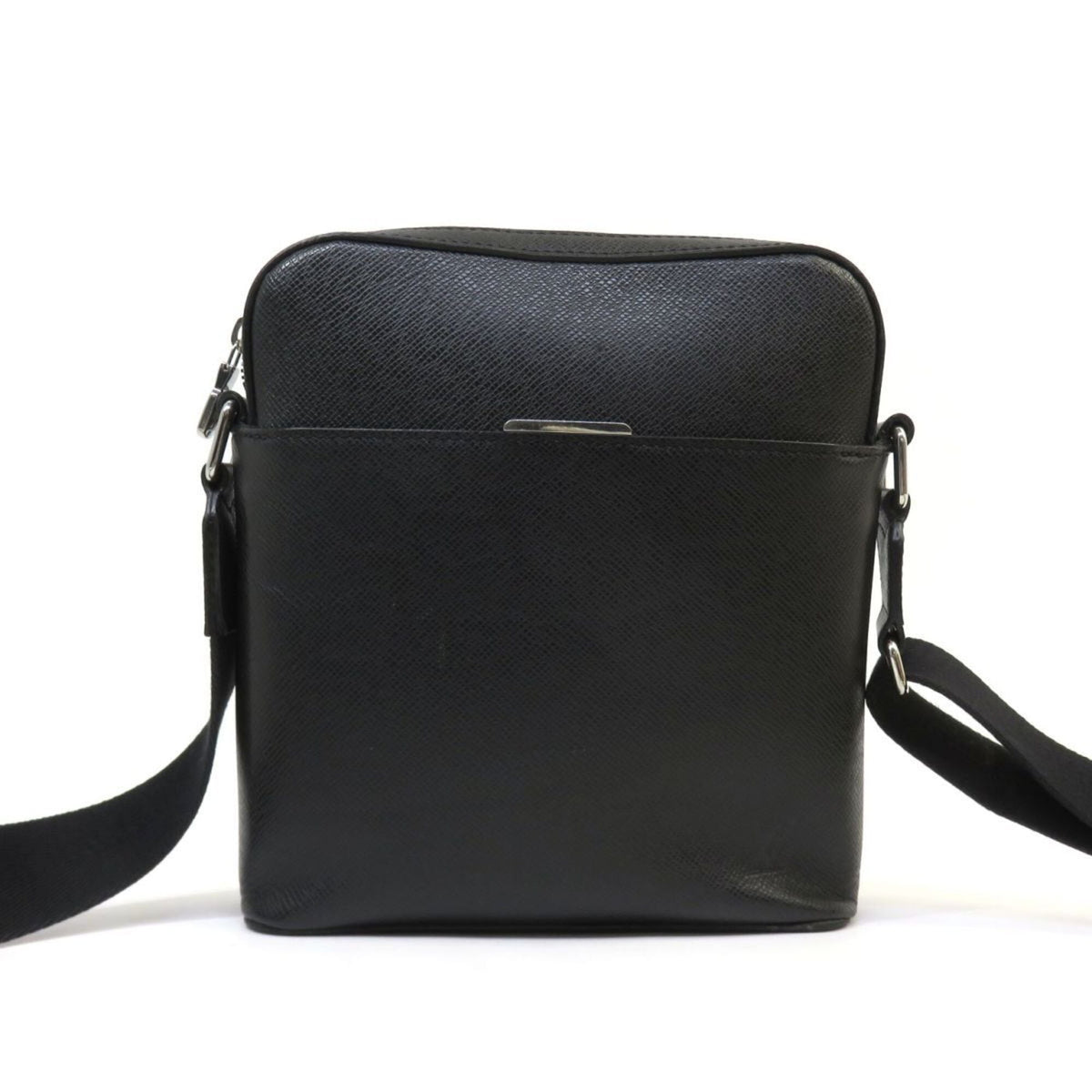 Louis Vuitton Noir Taiga Leather Pochette Shoulder Bag (Pre-Owned)