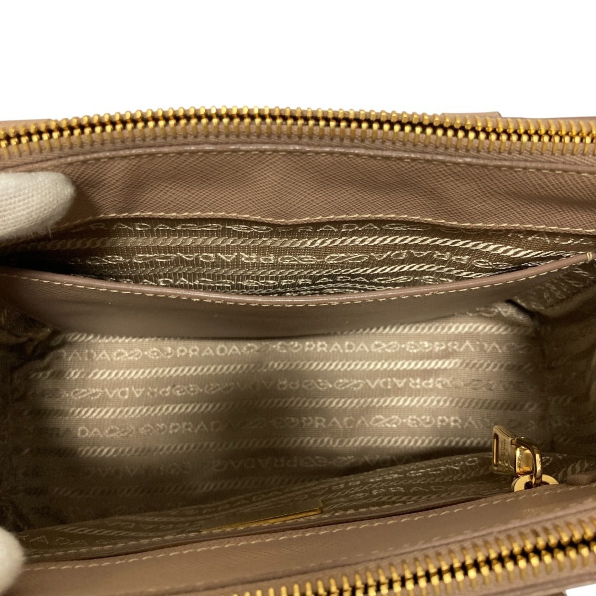 Prada Light Pink Leather Shoulder Bag (Pre-Owned)