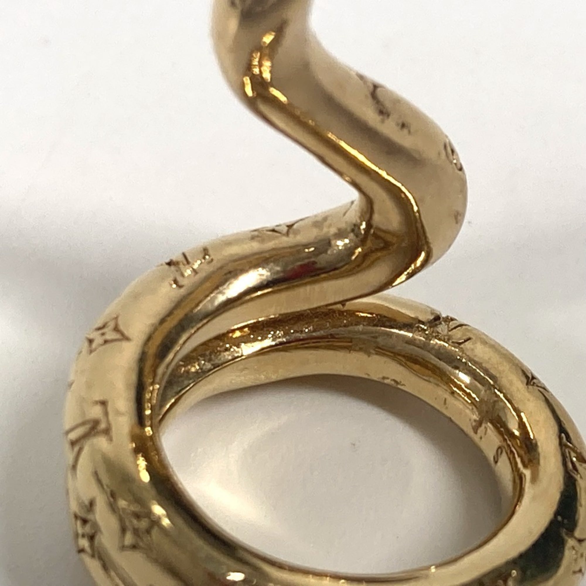 Louis Vuitton Gold Metal Band Ring (Pre-Owned)