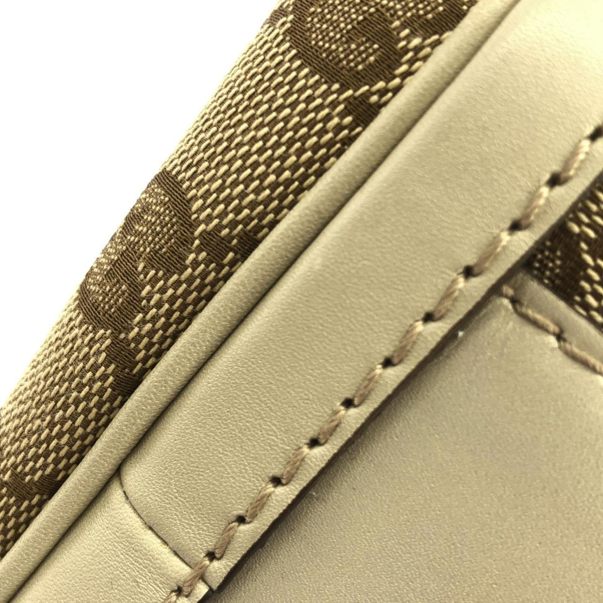 Gucci Beige Ivory Gg Canvas Shoulder Bag (Pre-Owned)