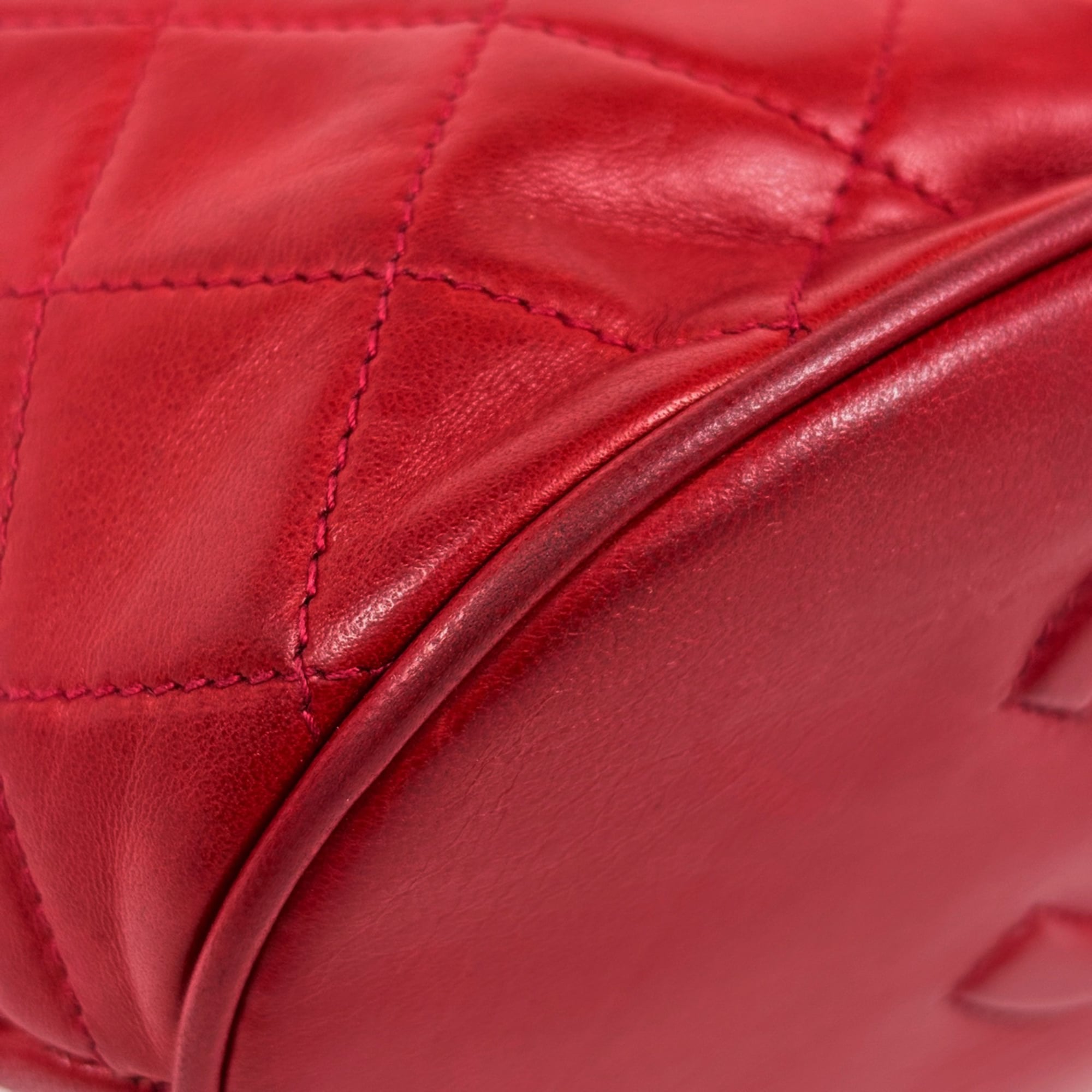 Chanel Red Color Leather Shoulder Bag (Pre-Owned)