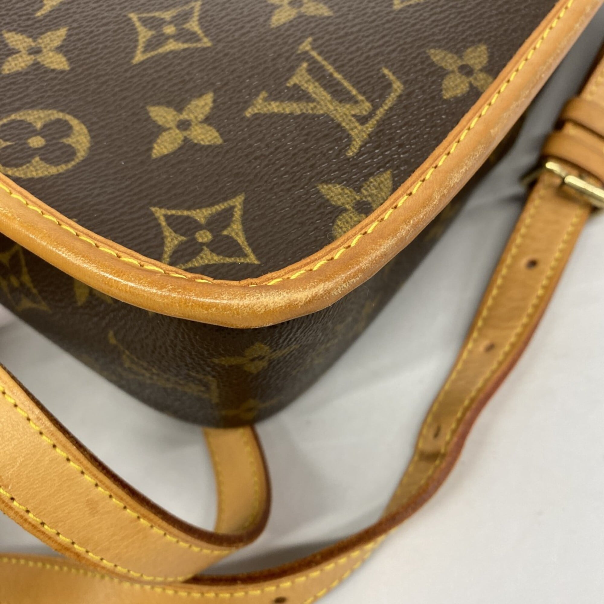 Louis Vuitton Brown Shoulder Bag (Pre-Owned)