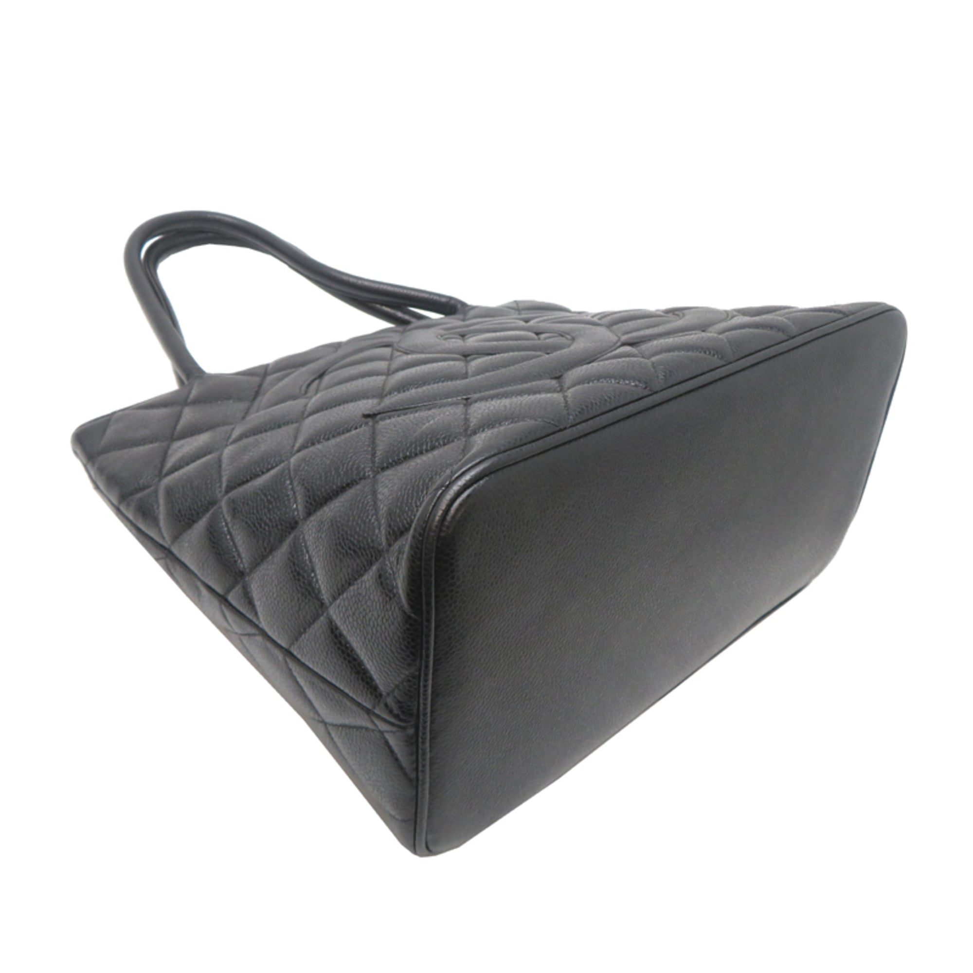 Chanel Black Grained Calfskin Handbag (Pre-Owned)