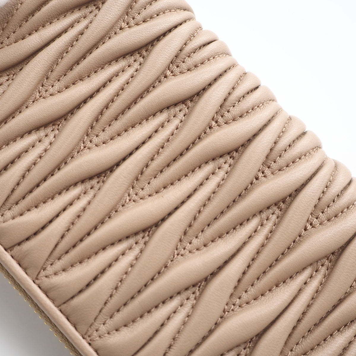 Miu Miu Matelasse Pink Beige Leather Long Wallet (Bi-Fold) (Pre-Owned)