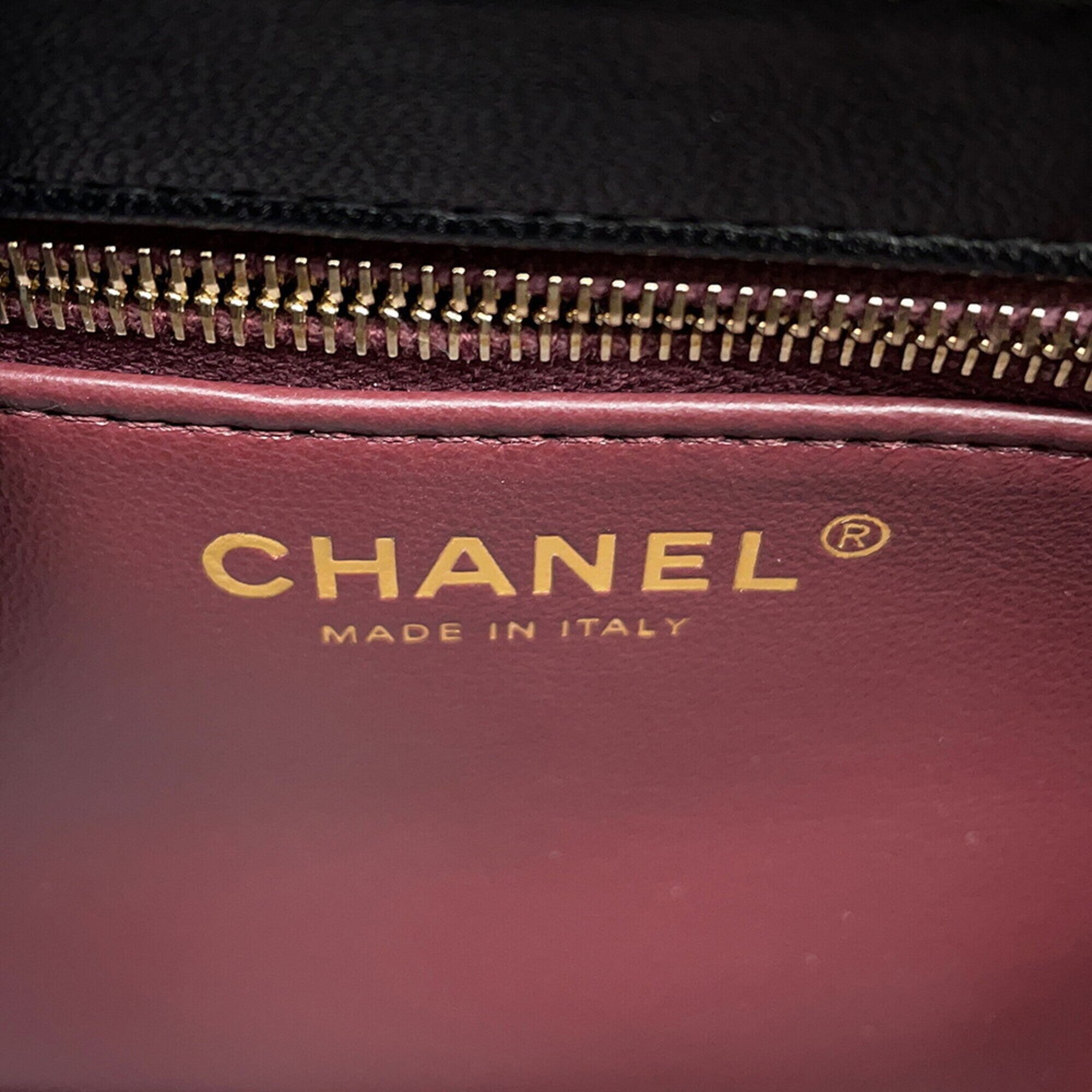 Chanel Black Leather Handbag Shoulder Bag (Pre-Owned)