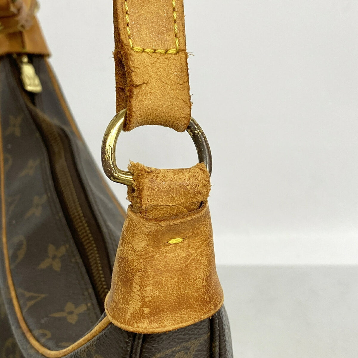 Louis Vuitton Brown Shoulder Bag (Pre-Owned)