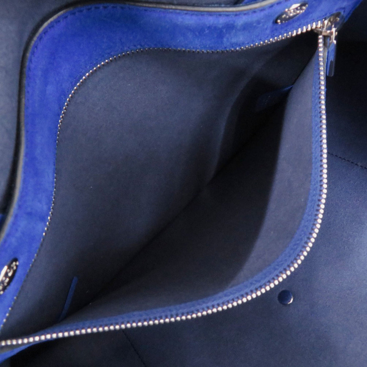 Tod's Blue Suede Tote Bag (Pre-Owned)