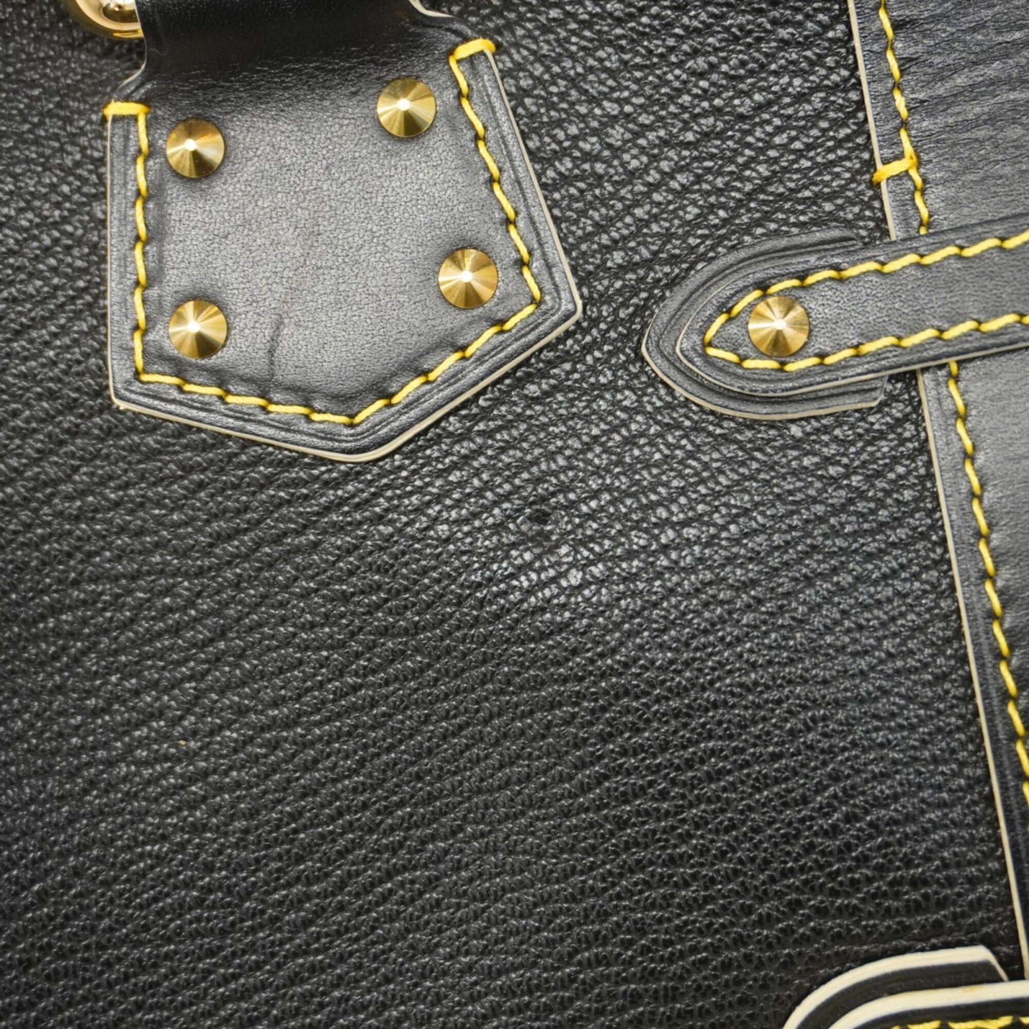 Louis Vuitton Noir Handbag (Pre-Owned)