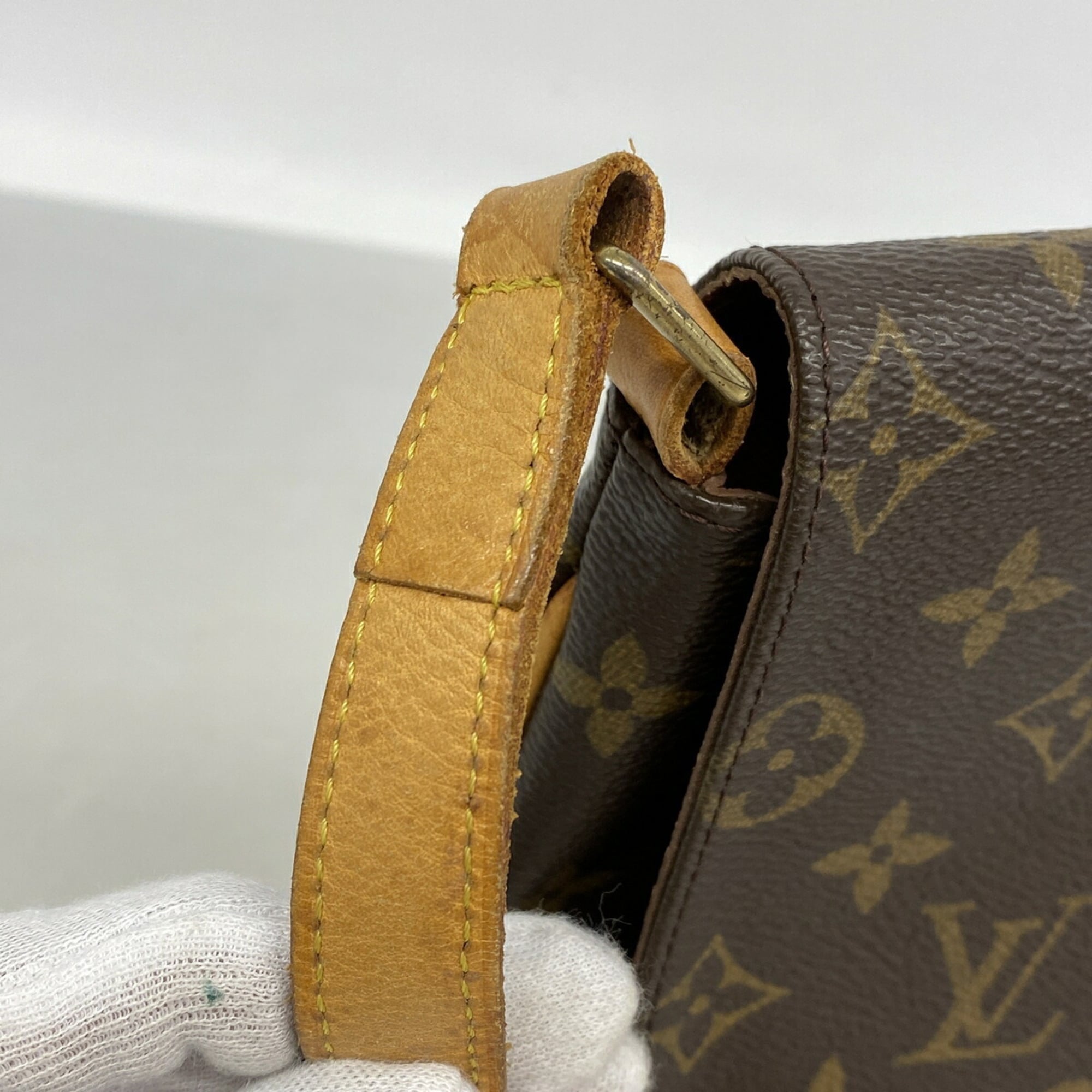 Louis Vuitton Brown Shoulder Bag (Pre-Owned)