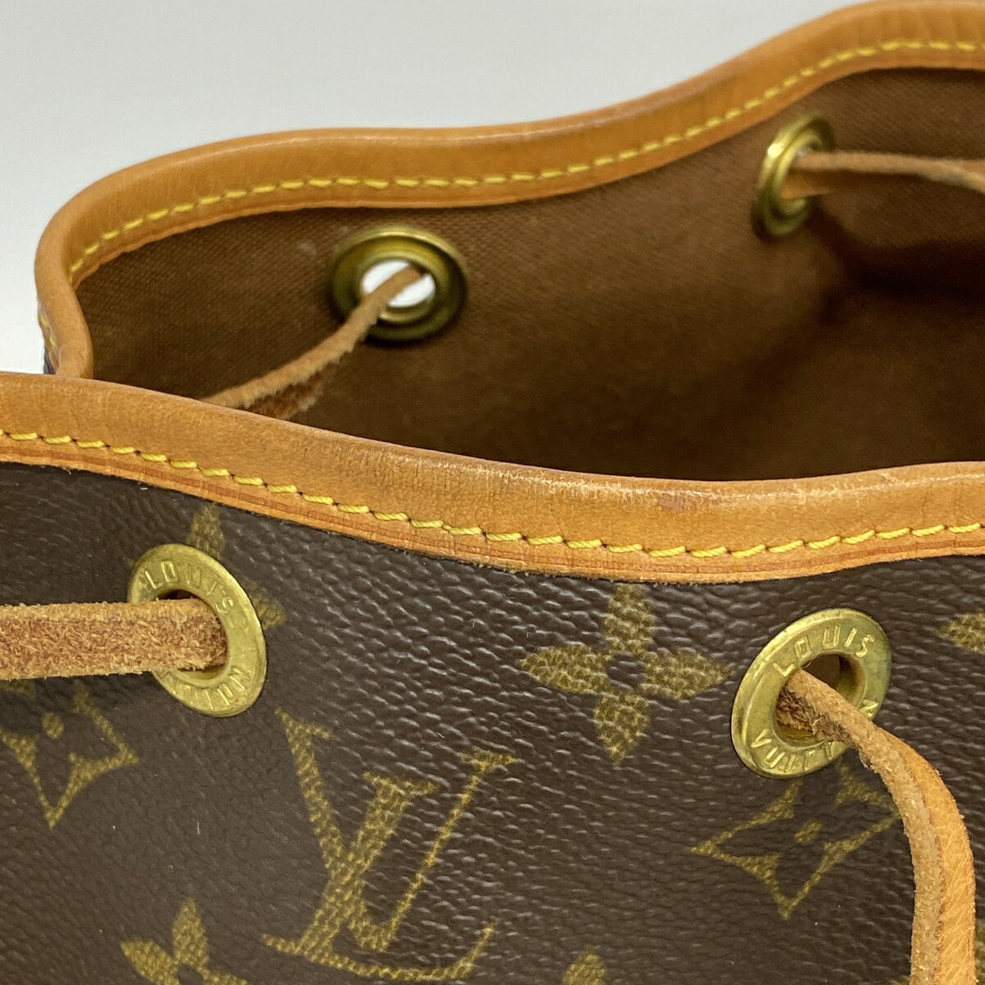 Louis Vuitton Brown Shoulder Bag (Pre-Owned)