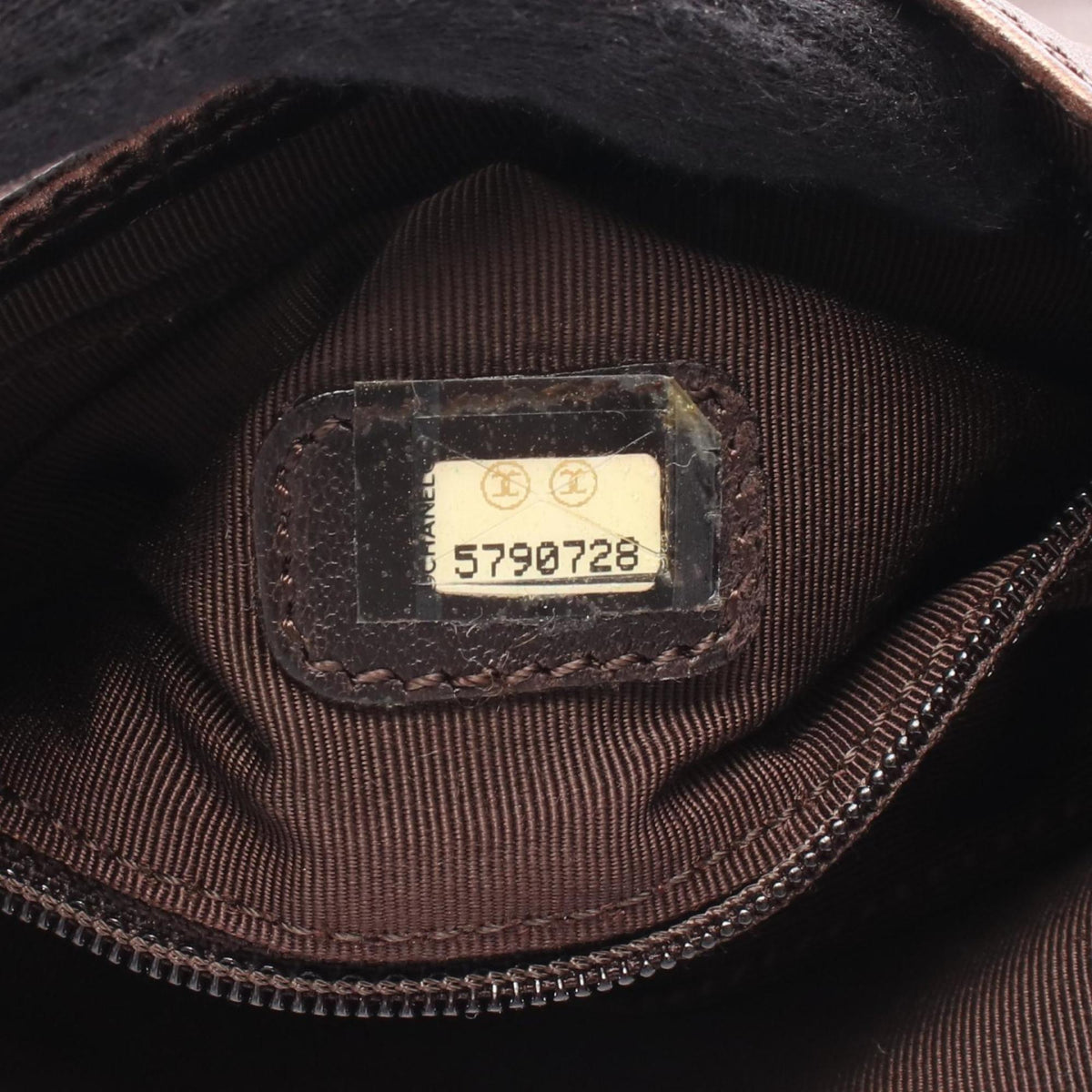 Chanel Brown Leather Shoulder Bag (Pre-Owned)