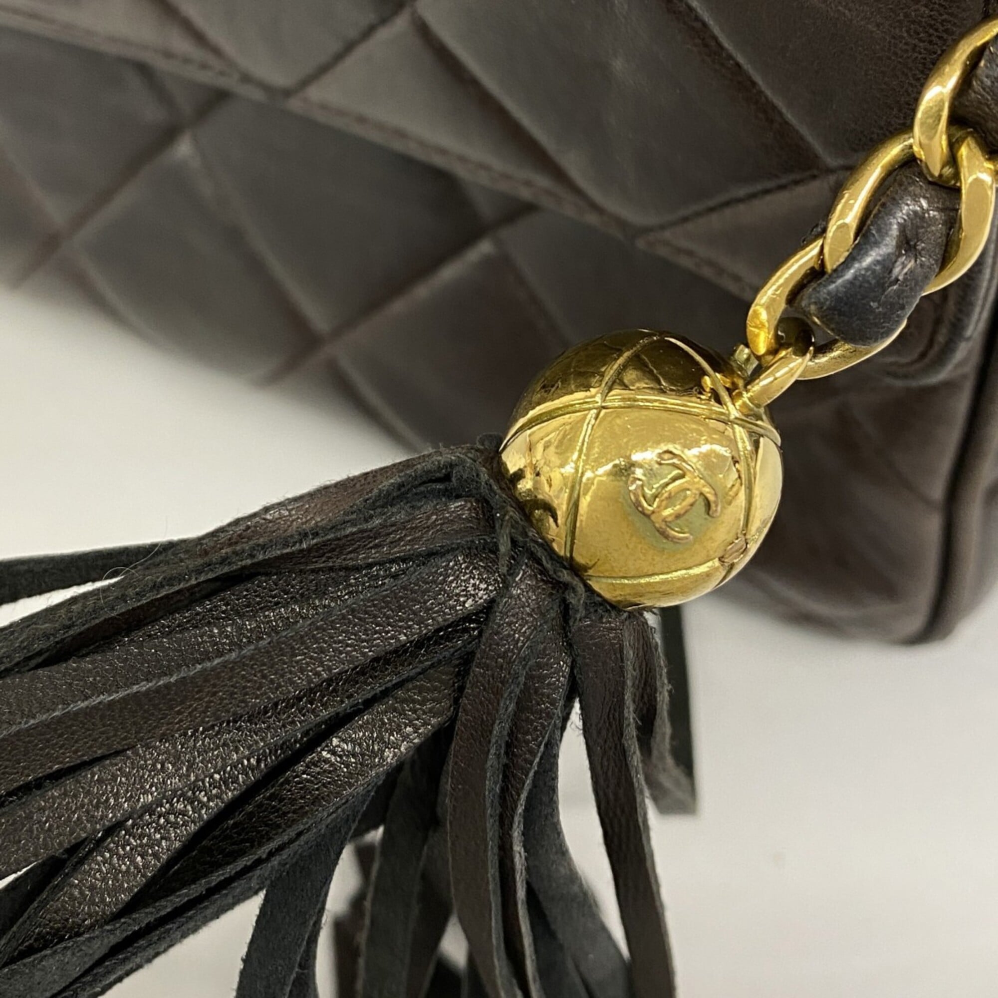 Chanel Black Leather Shoulder Bag (Pre-Owned)