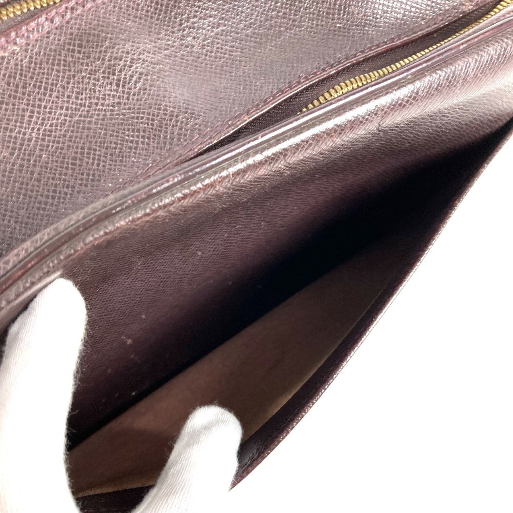Louis Vuitton Purple Taiga Leather Shoulder Bag (Pre-Owned)