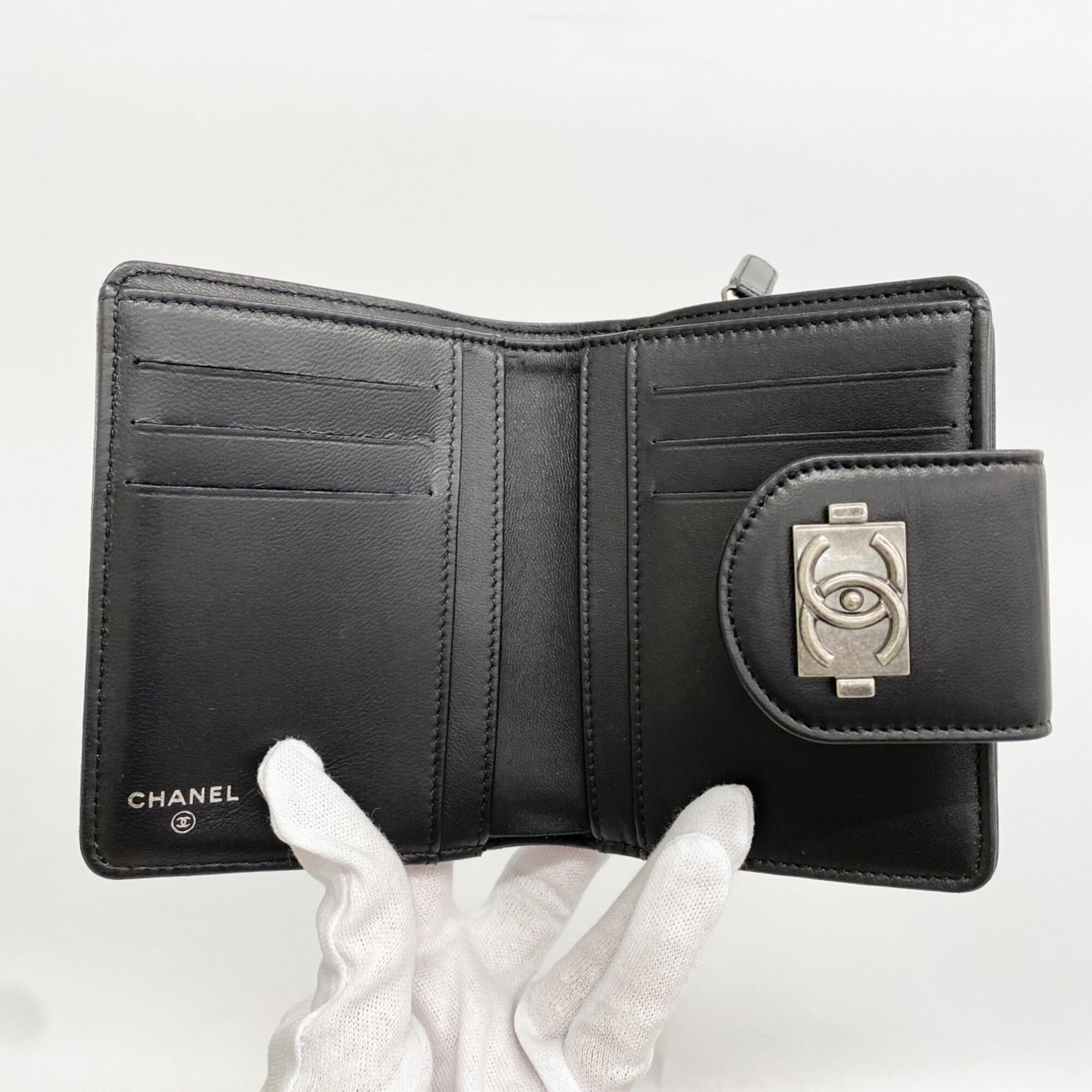 Chanel Black Leather Wallet (Bi-Fold) (Pre-Owned)