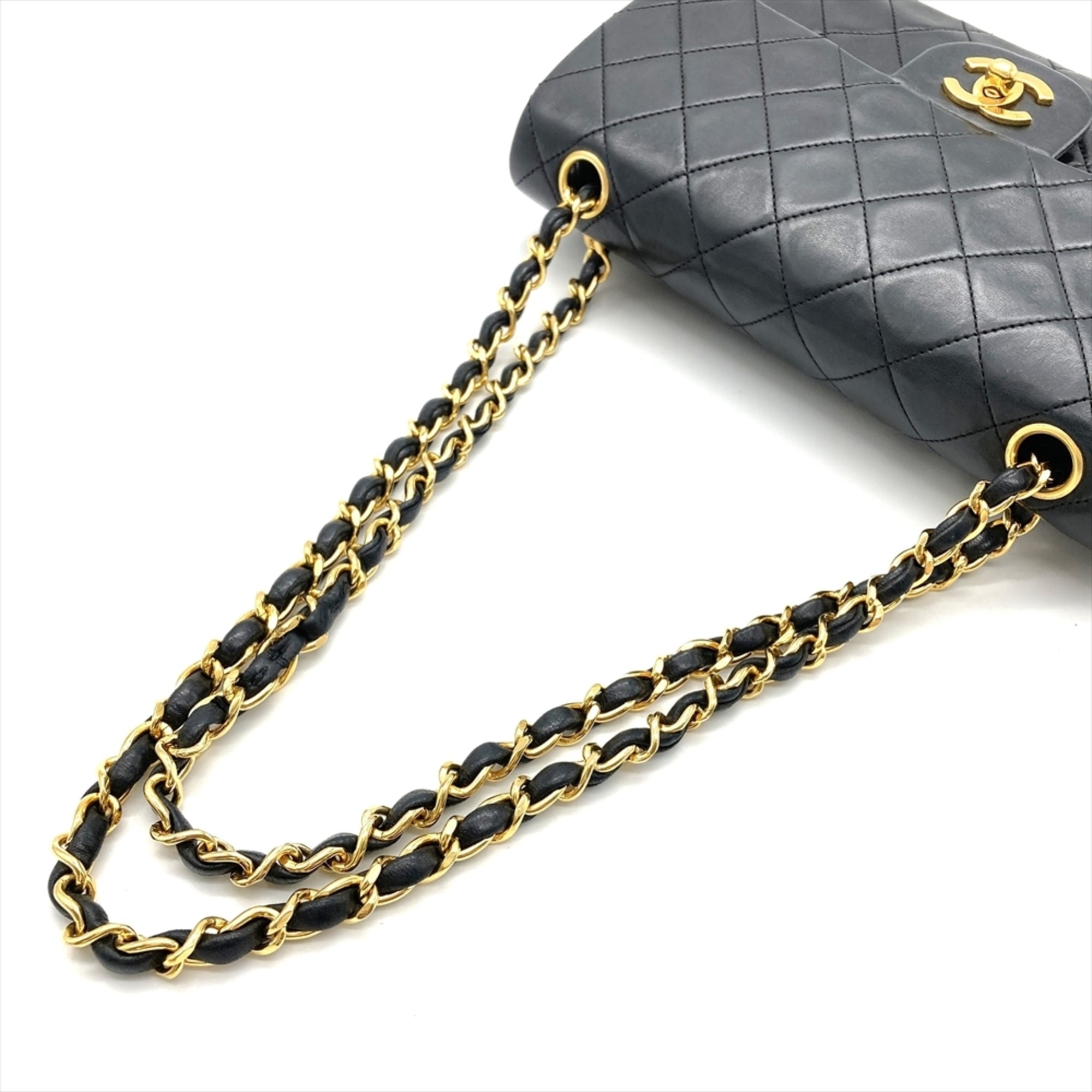 Chanel Black Shoulder Bag (Pre-Owned)