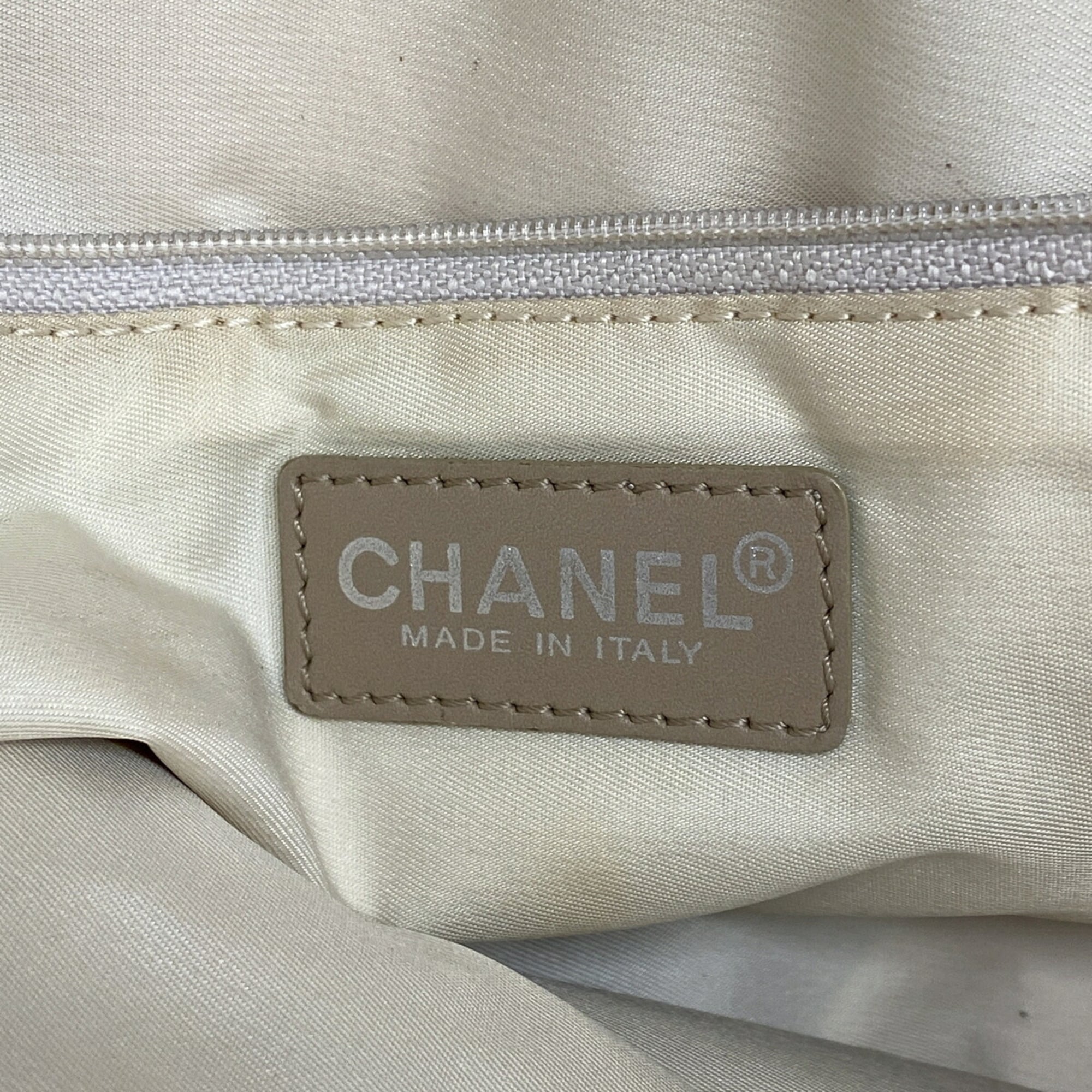 Chanel Beige Nylon Tote Bag (Pre-Owned)