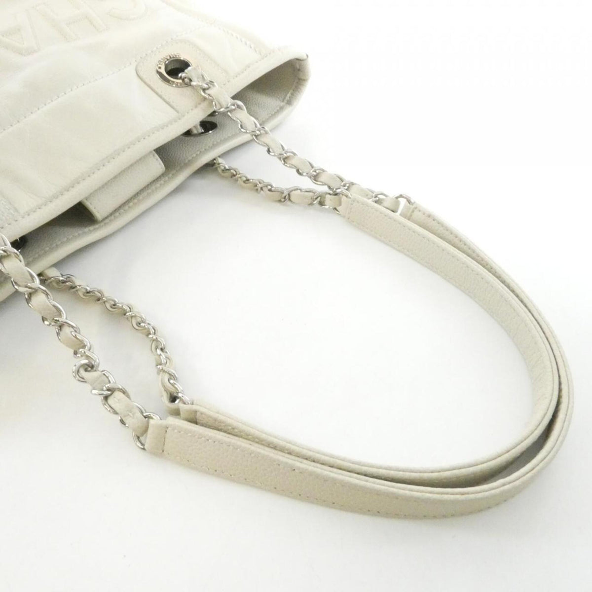 Chanel Ivory White Grained Calfskin Leather Handbag (Pre-Owned)